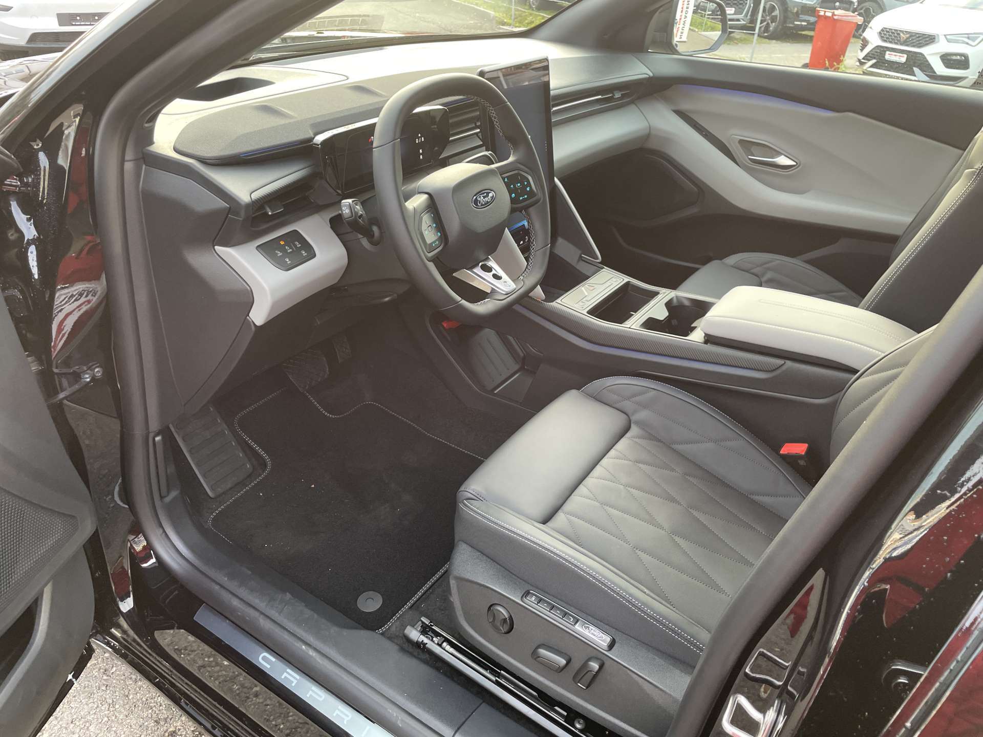 FORD Capri Elektro 79kWh 340PS Dual Extended Range Premium AWD-showroom-element-3