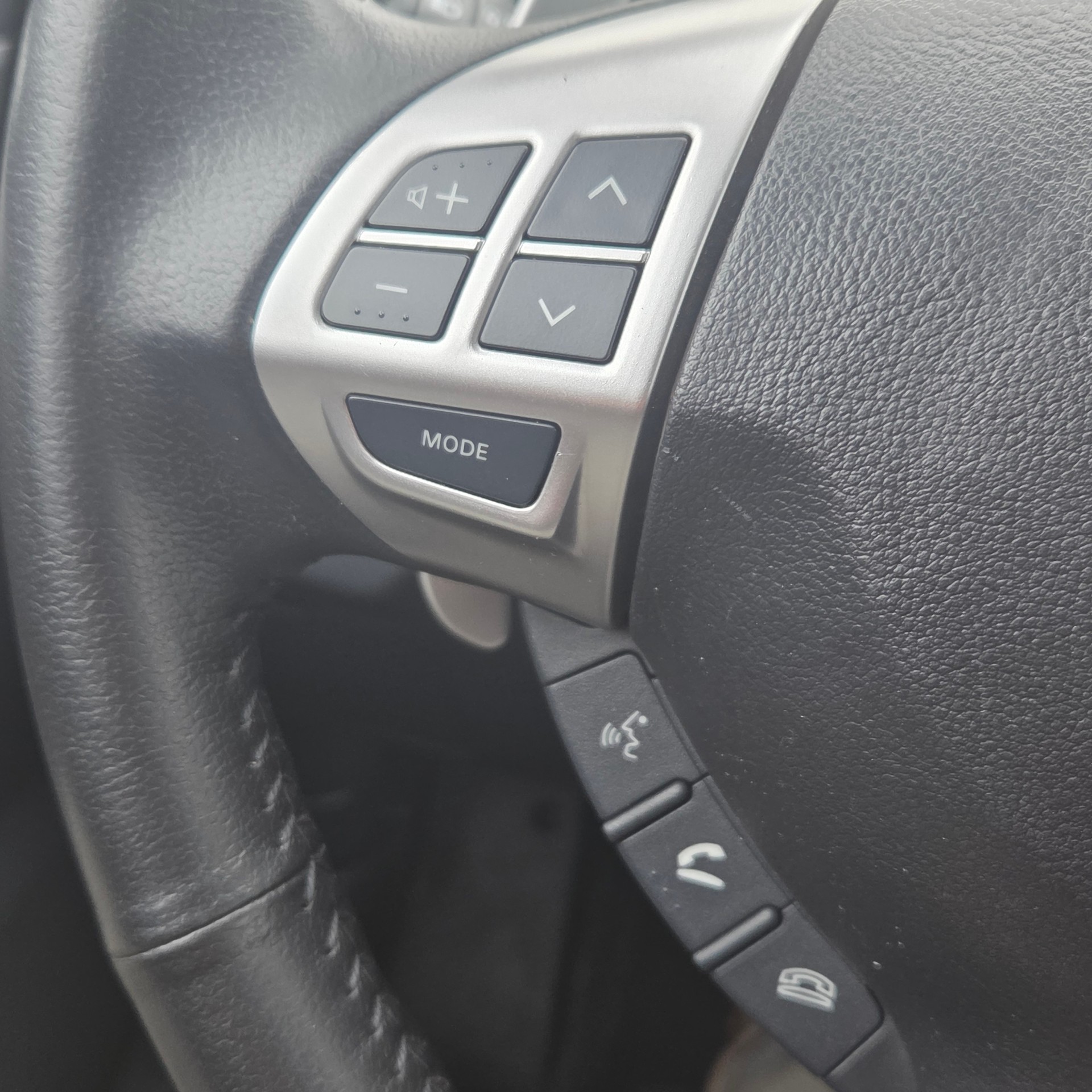 MITSUBISHI Lancer Sportback 1.8 Diamond CVT-image-12