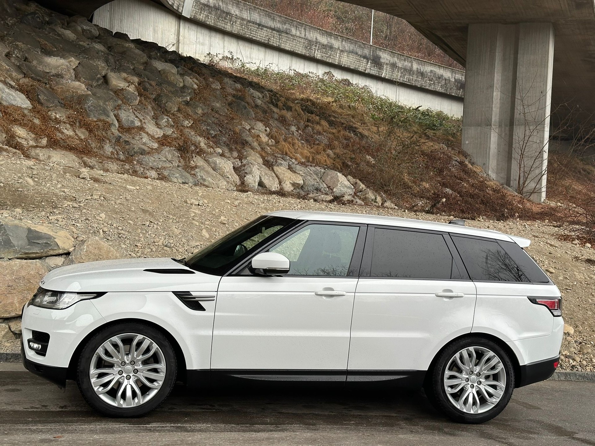 LAND ROVER Range Rover Sport 2.0 SD4 SE Automatic-image-2