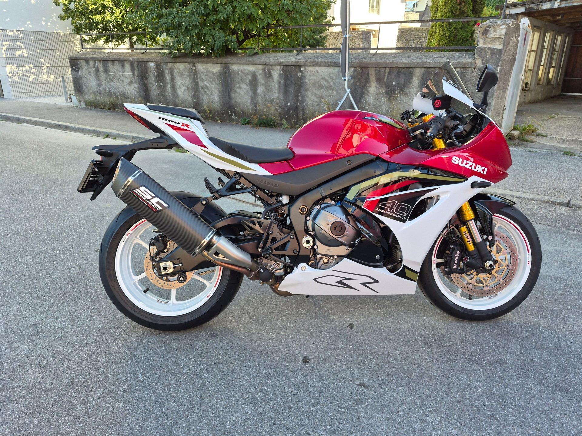 SUZUKI 40th Anniversary Edition-showroom-element-1