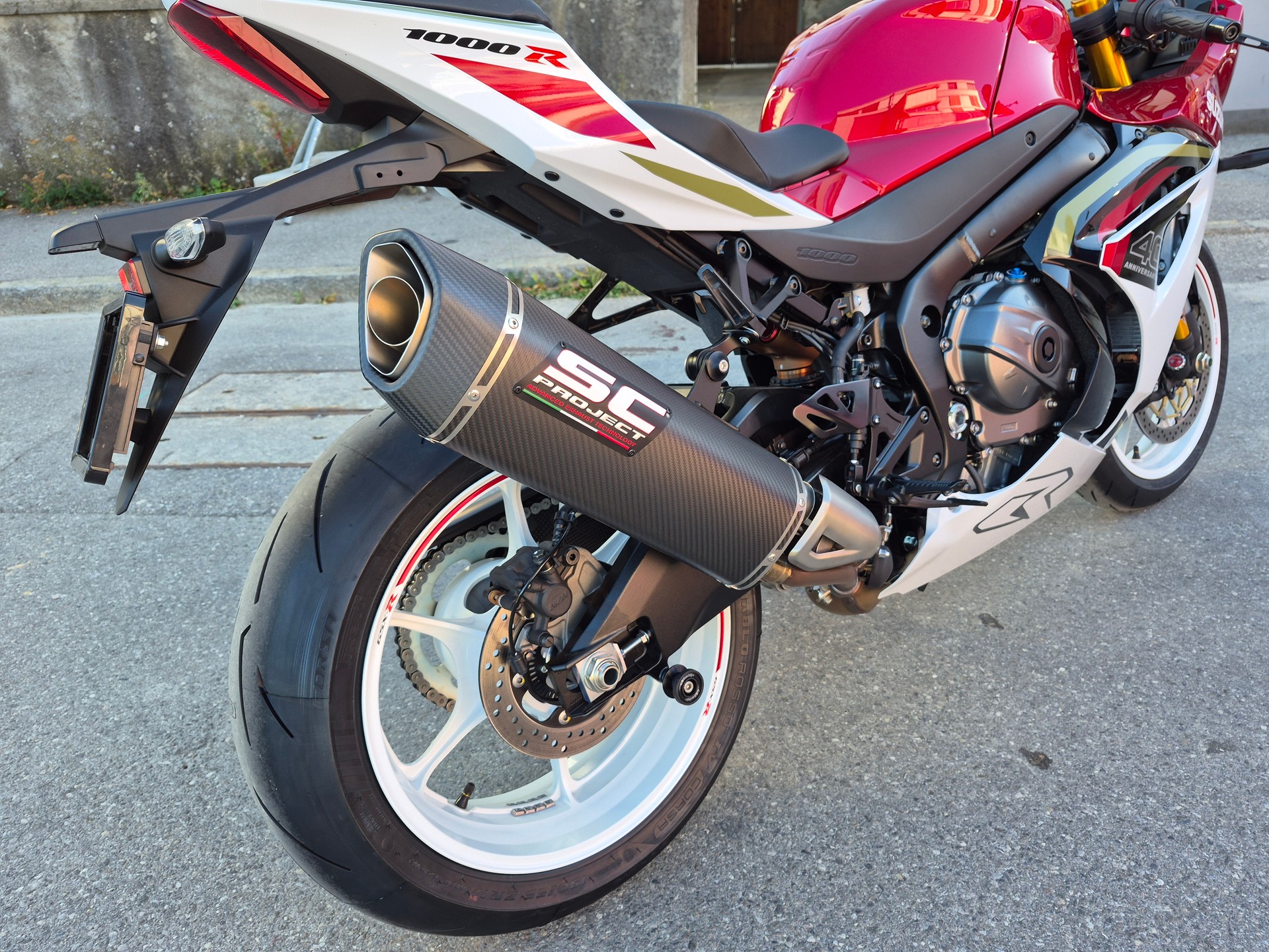 SUZUKI 40th Anniversary Edition-showroom-element-2