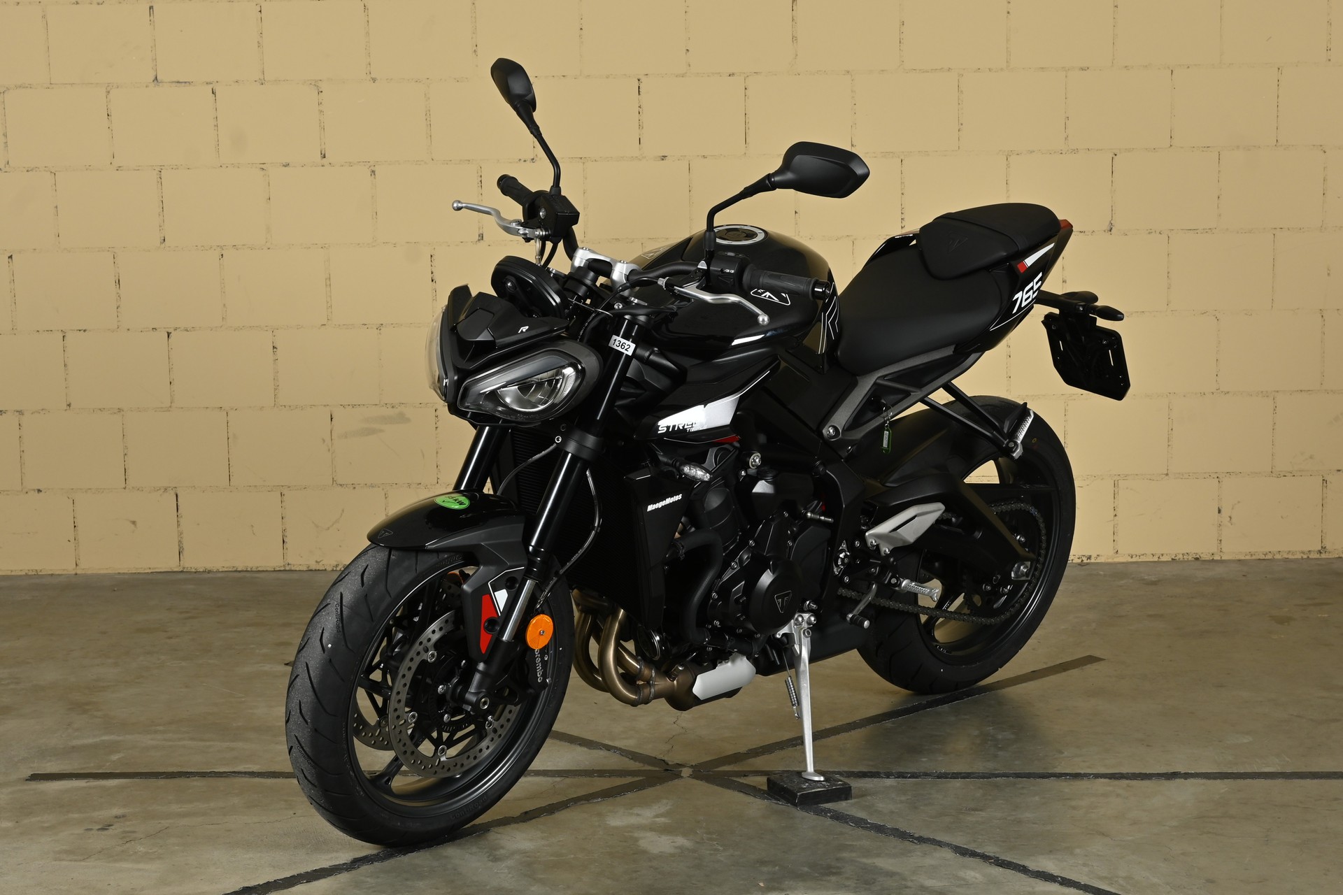 TRIUMPH 765 R-showroom-element-2