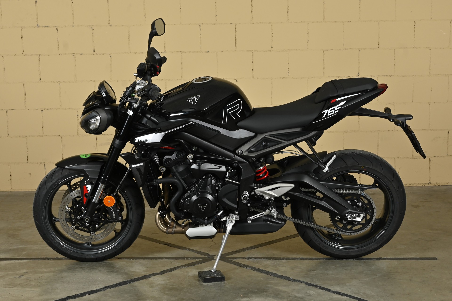 TRIUMPH 765 R-showroom-element-3