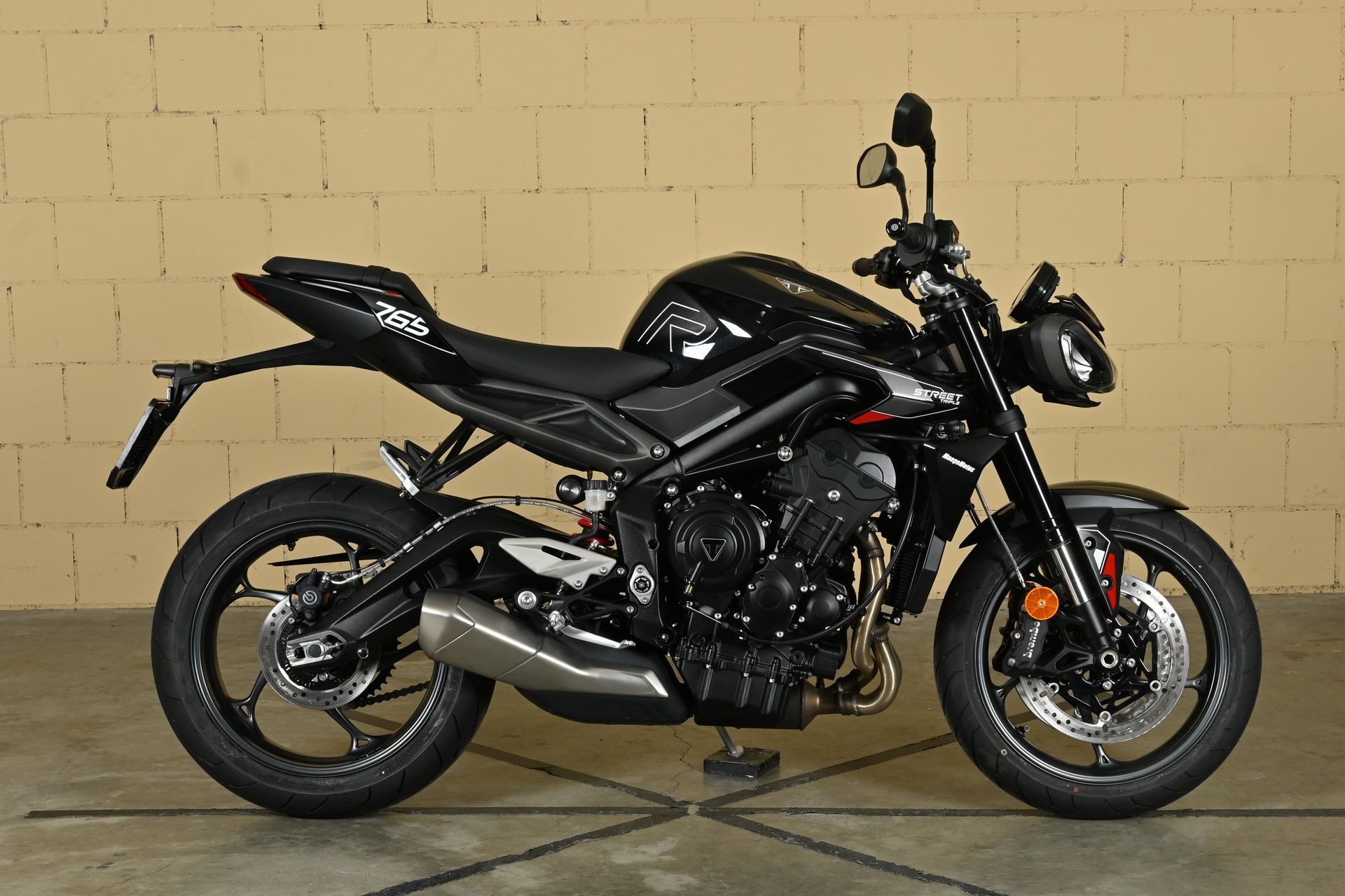 TRIUMPH 765 R