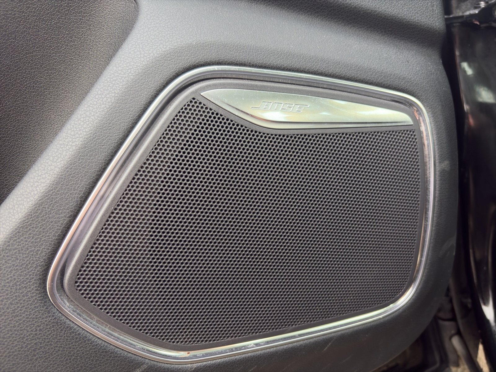 AUDI Q3 2.0 TFSI Design quattro S-Tr.-image-11