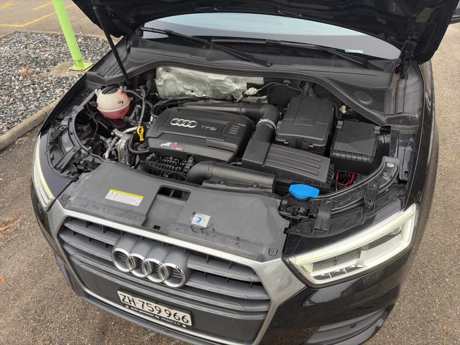 AUDI Q3 2.0 TFSI Design quattro S-Tr.-image-18