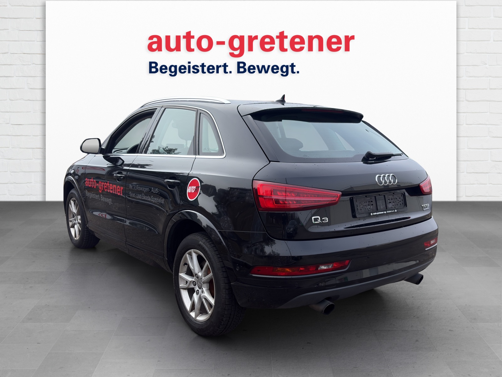 AUDI Q3 2.0 TFSI Design quattro S-Tr.-image-1
