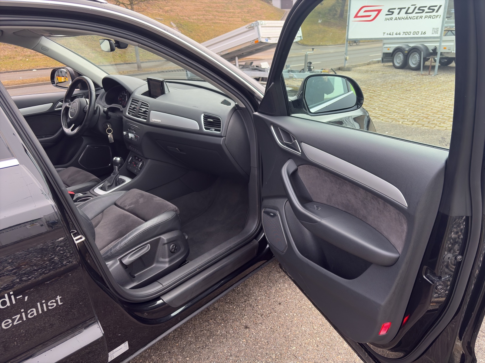 AUDI Q3 2.0 TFSI Design quattro S-Tr.-image-5