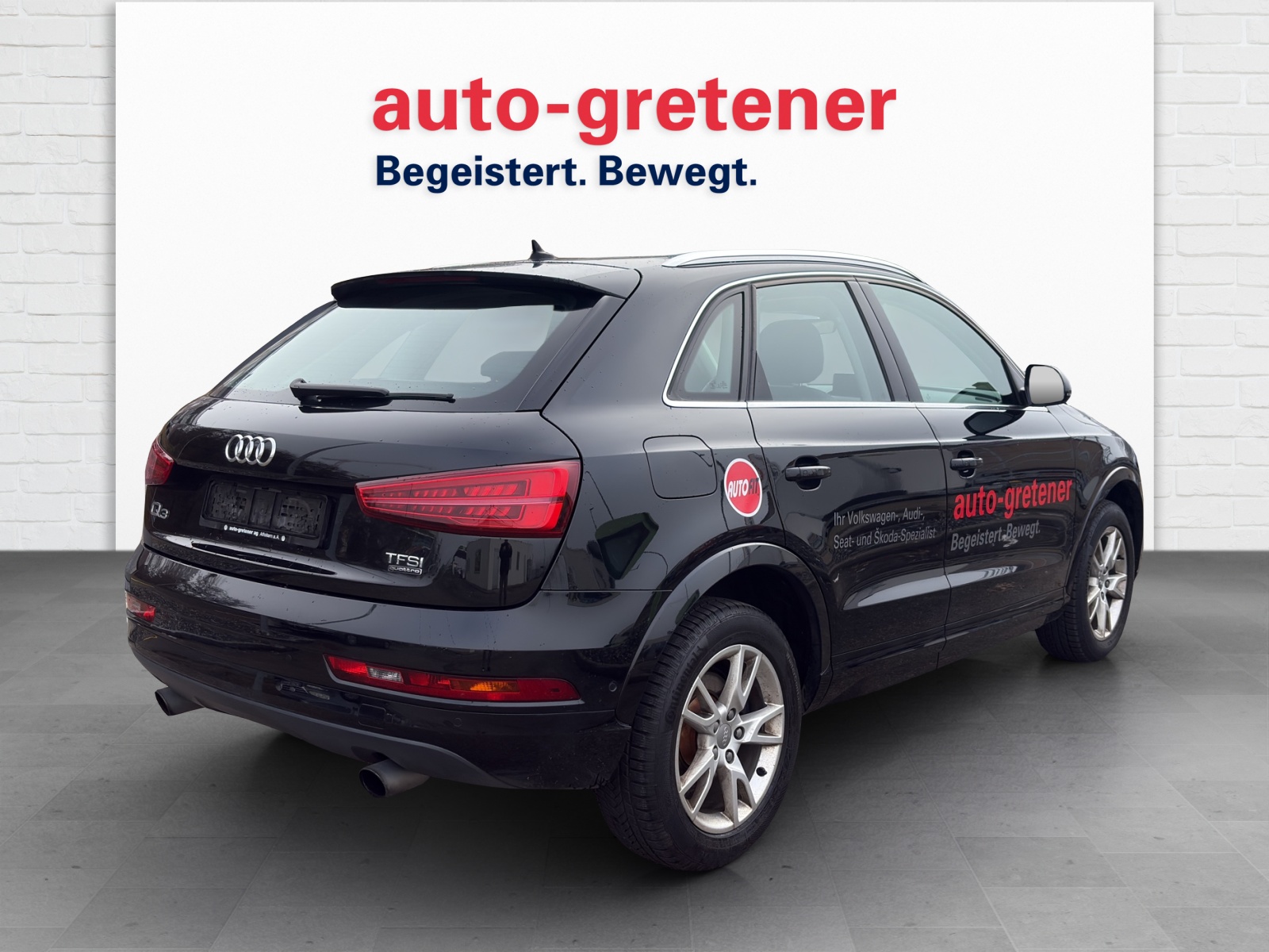 AUDI Q3 2.0 TFSI Design quattro S-Tr.-image-2