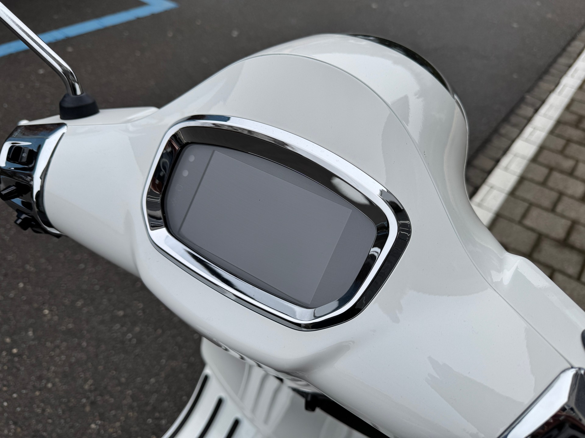PIAGGIO Vespa GTS 125 Super Tech E5+-showroom-element-3
