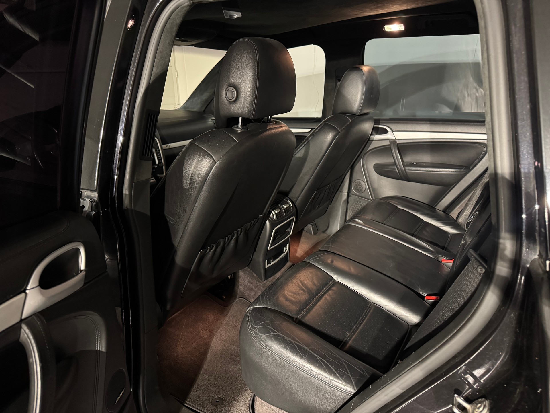 PORSCHE Cayenne Turbo-image-16