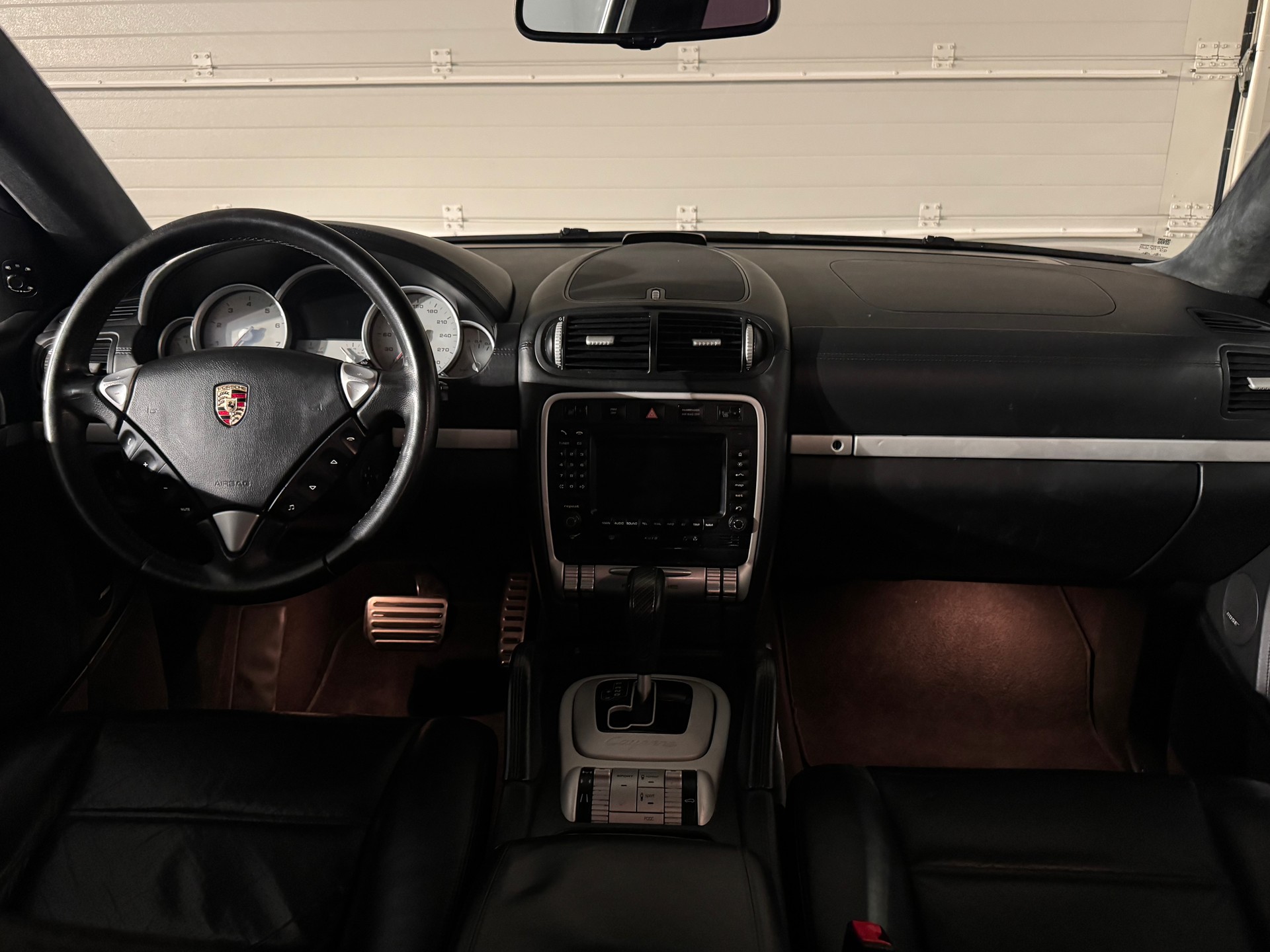 PORSCHE Cayenne Turbo-image-9