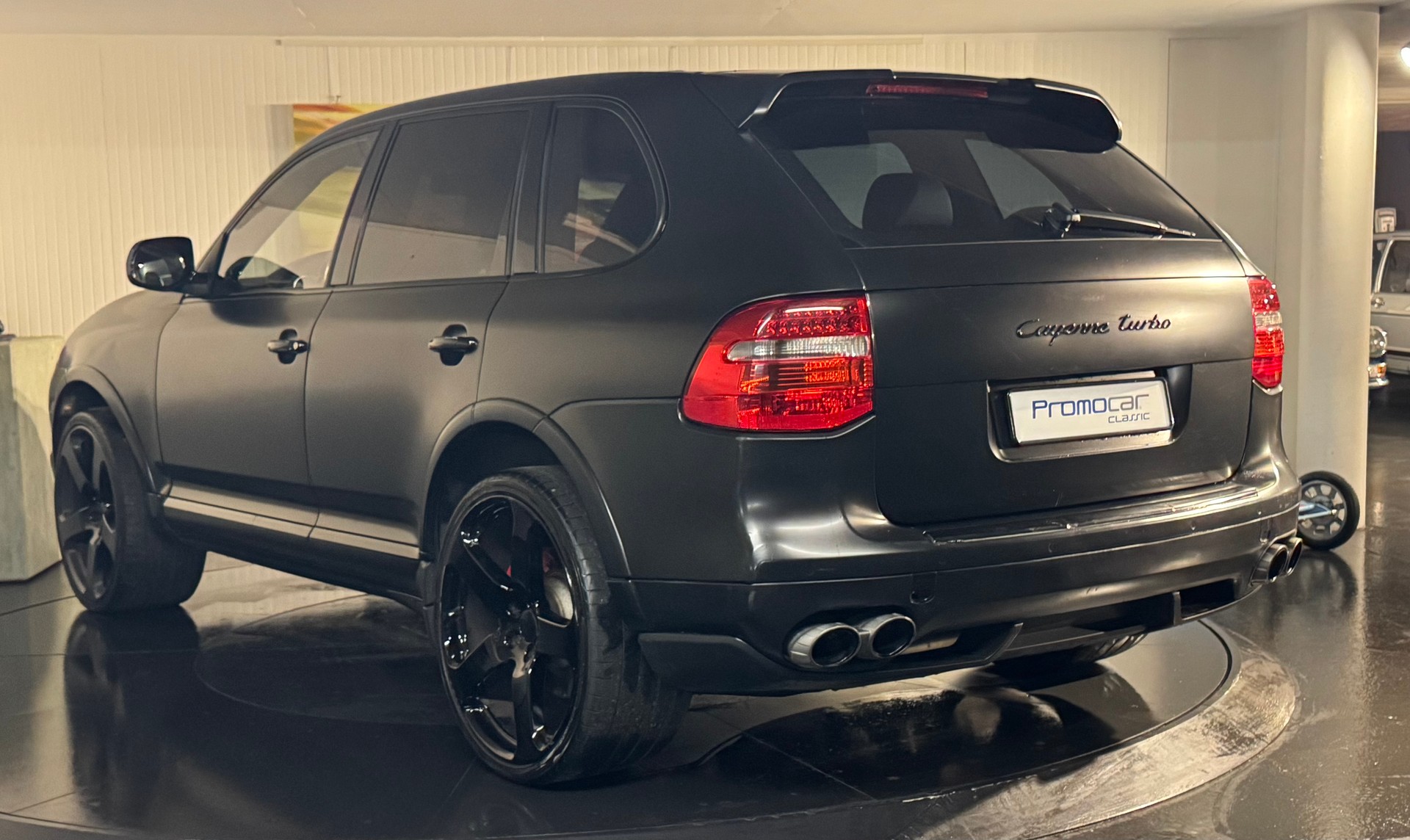 PORSCHE Cayenne Turbo-image-2
