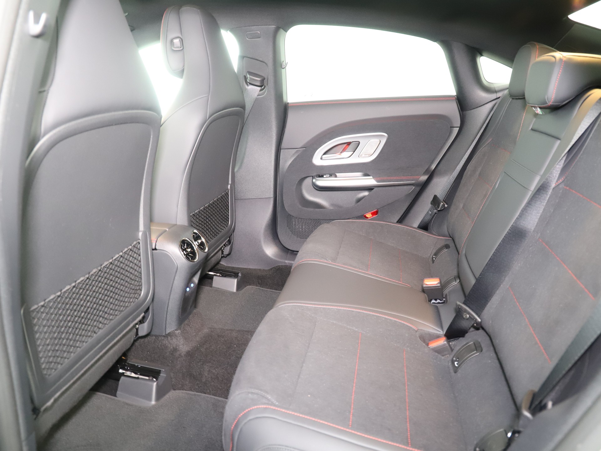 MERCEDES-BENZ CLA 220 8G-DCT 4Matic-image-10