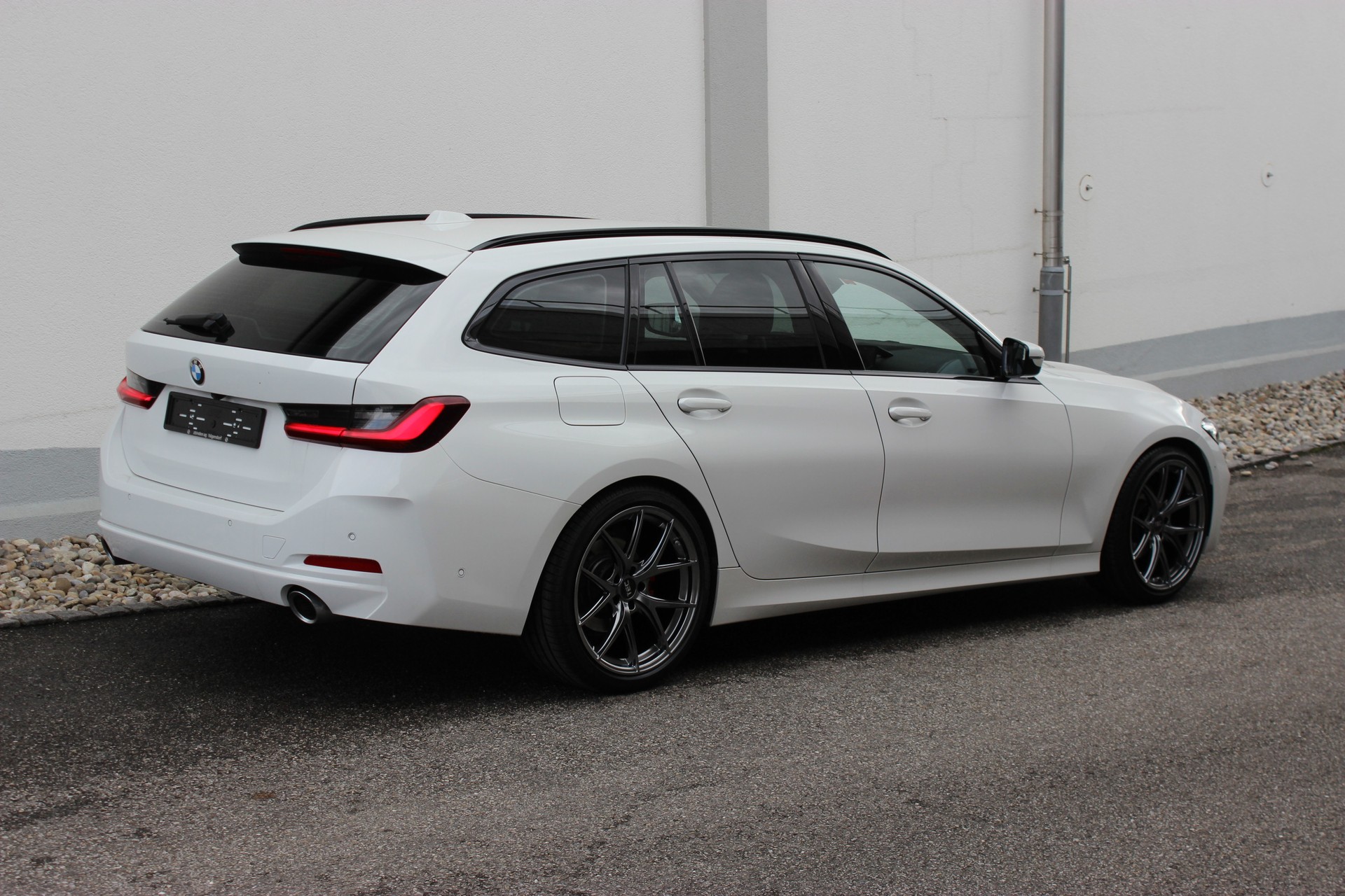 BMW 320d xDrive 48V Touring "zbinden performance package"-image-5