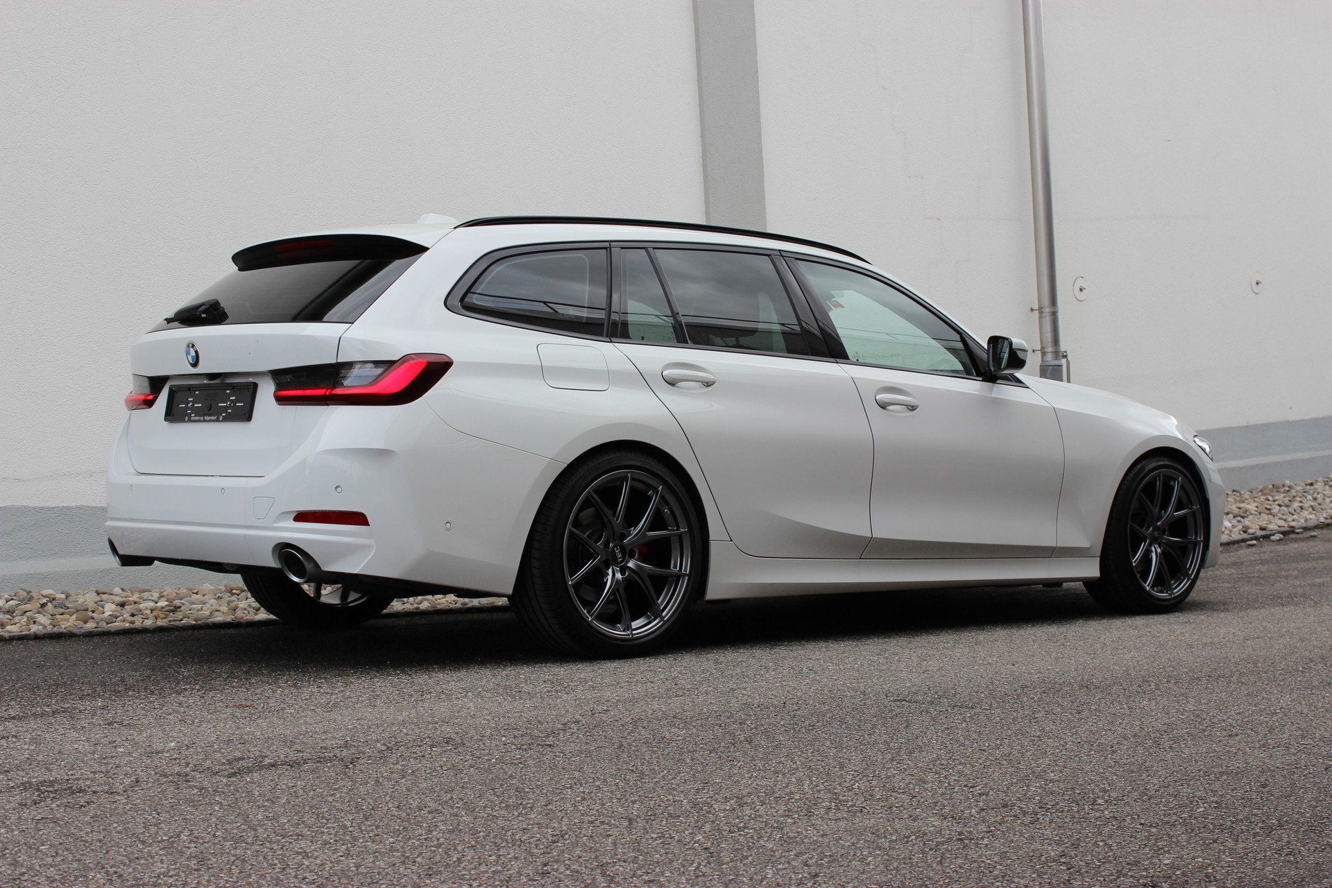 BMW 320d xDrive 48V Touring "zbinden performance package"-image-0