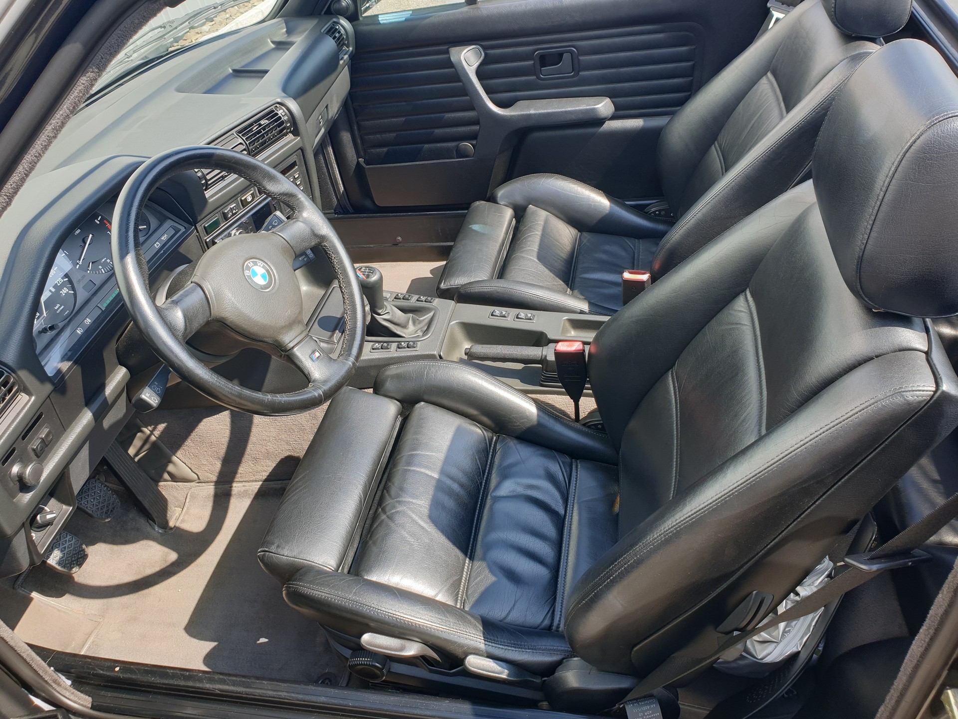 BMW 325i Cabrio-image-8