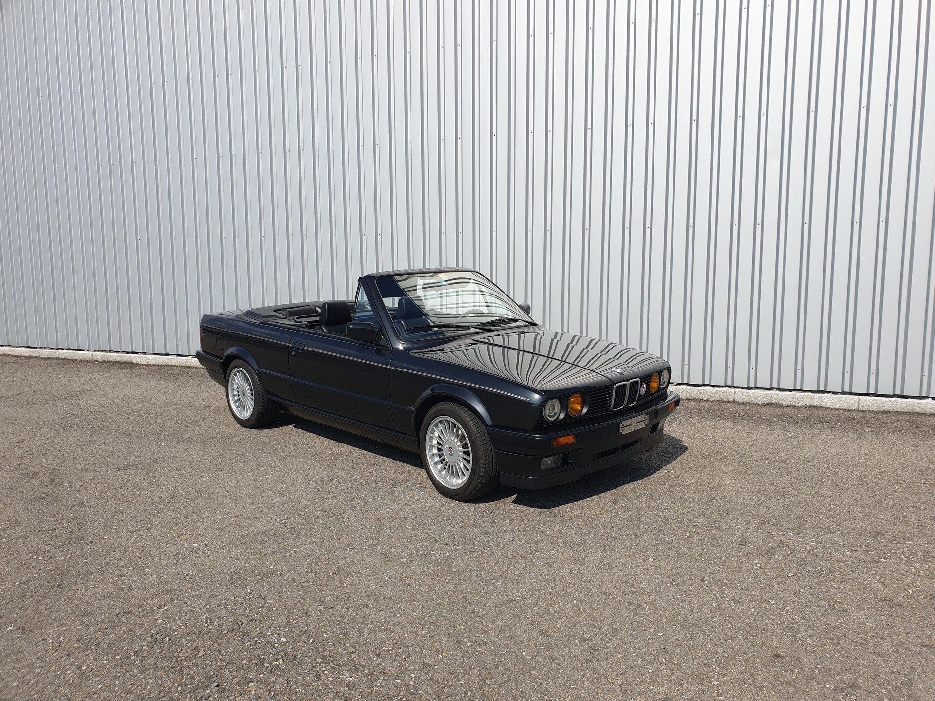 BMW 325i Cabrio-image-0