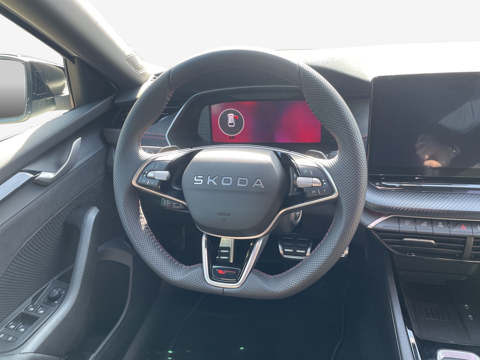 SKODA Octavia Combi 2.0 TSI DSG RS-image-9