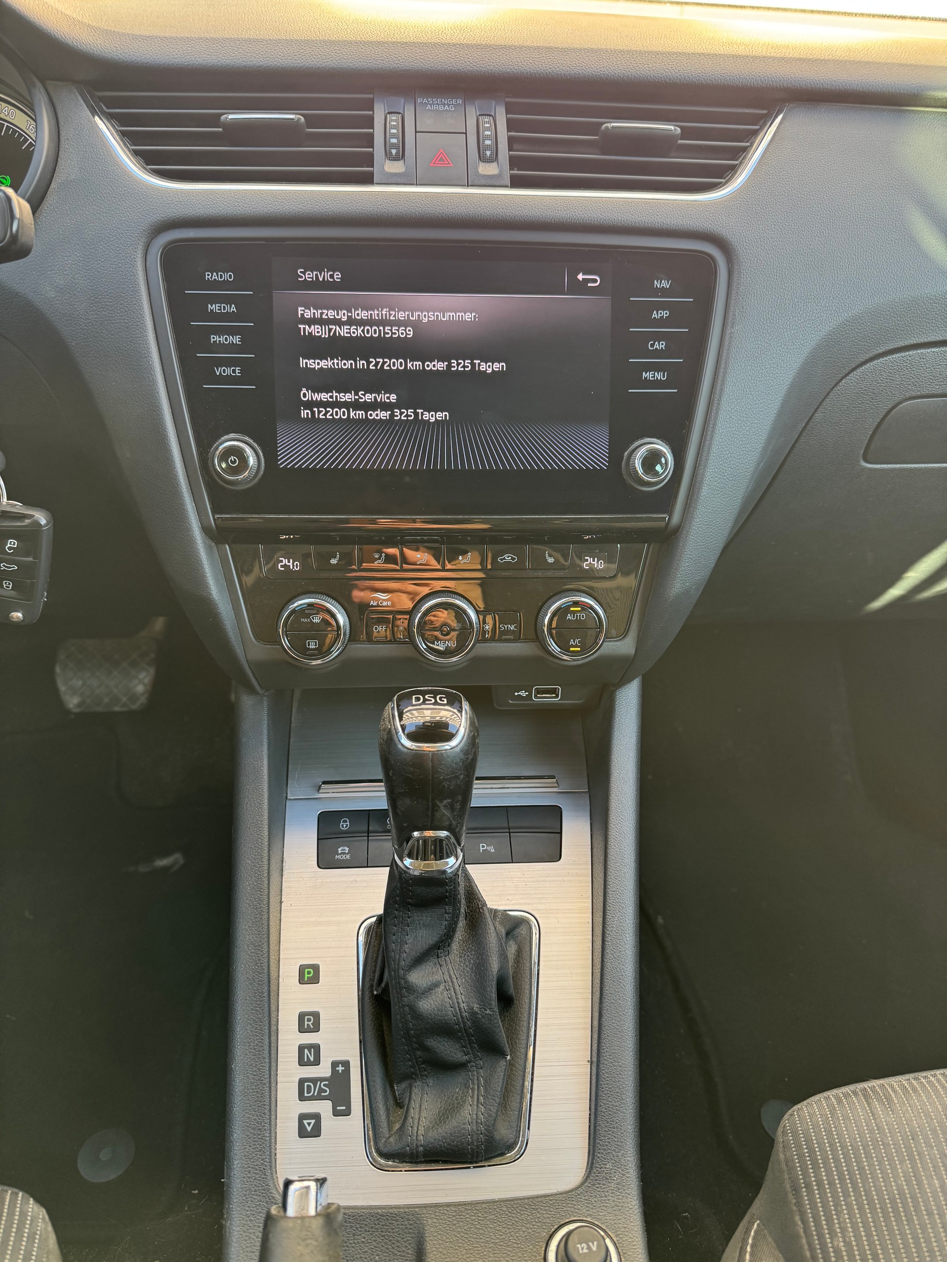 SKODA Octavia Combi 2.0 TDI Ambition DSG-image-7