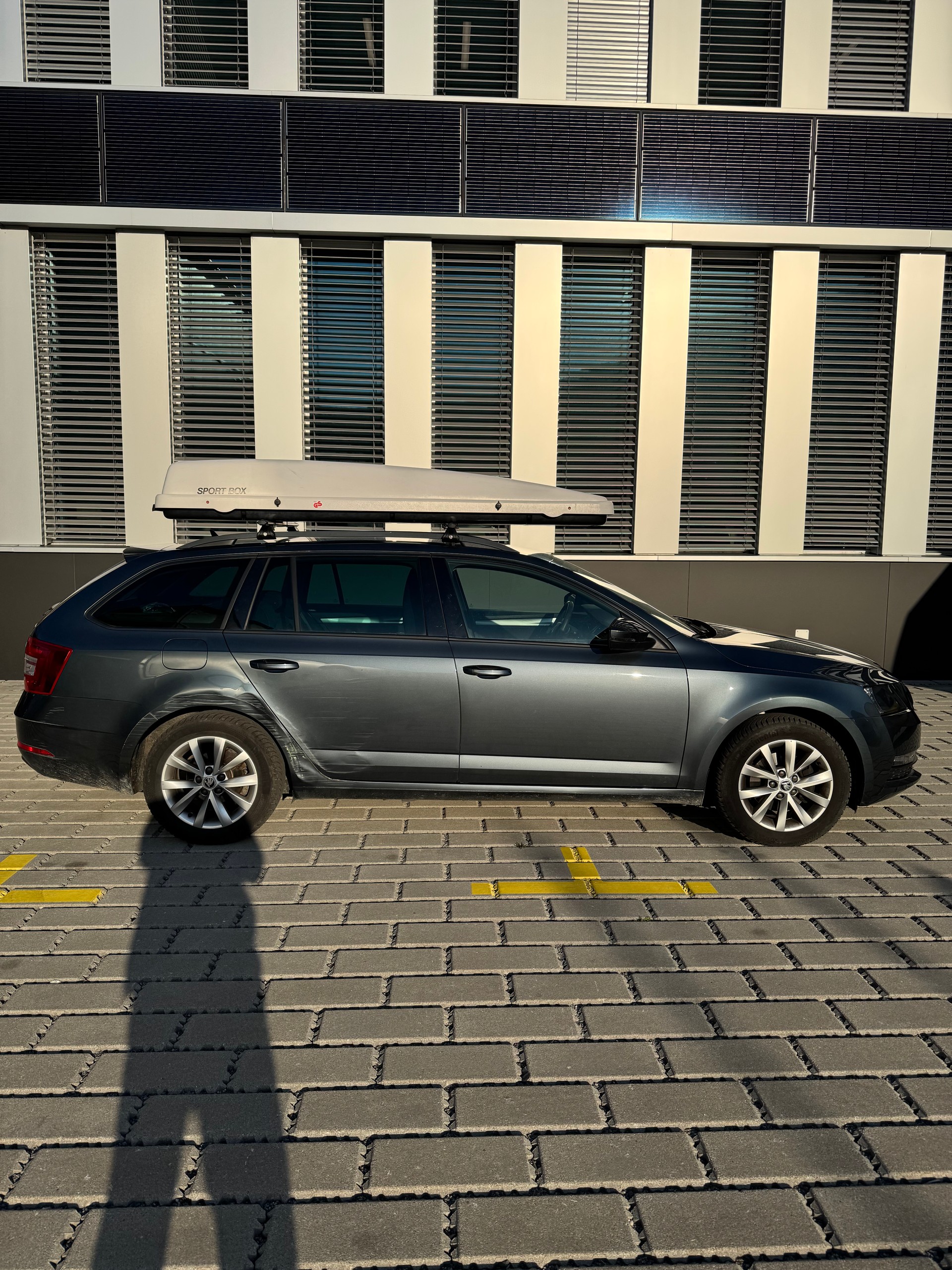SKODA Octavia Combi 2.0 TDI Ambition DSG-image-4