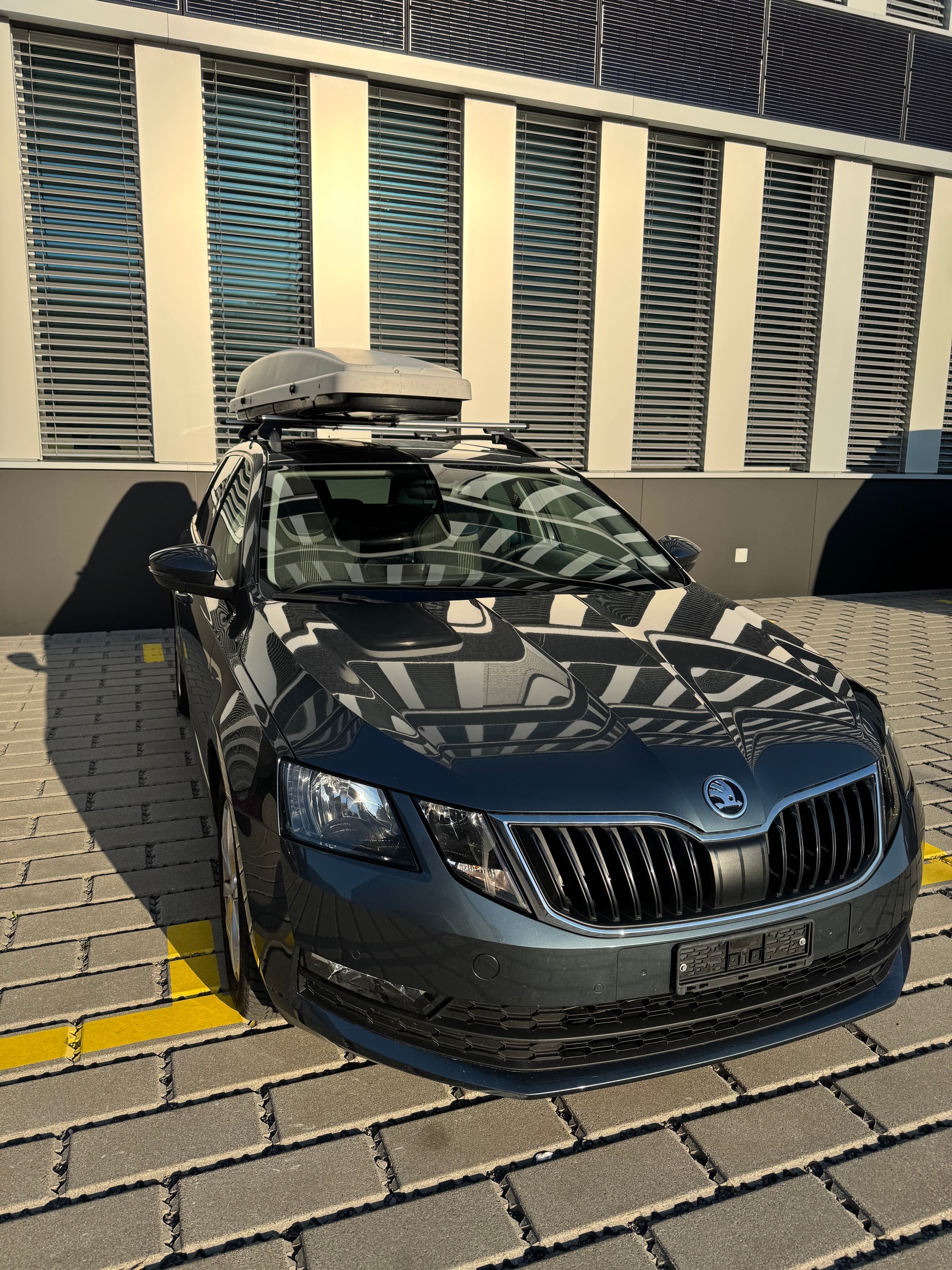 SKODA Octavia Combi 2.0 TDI Ambition DSG-image-2