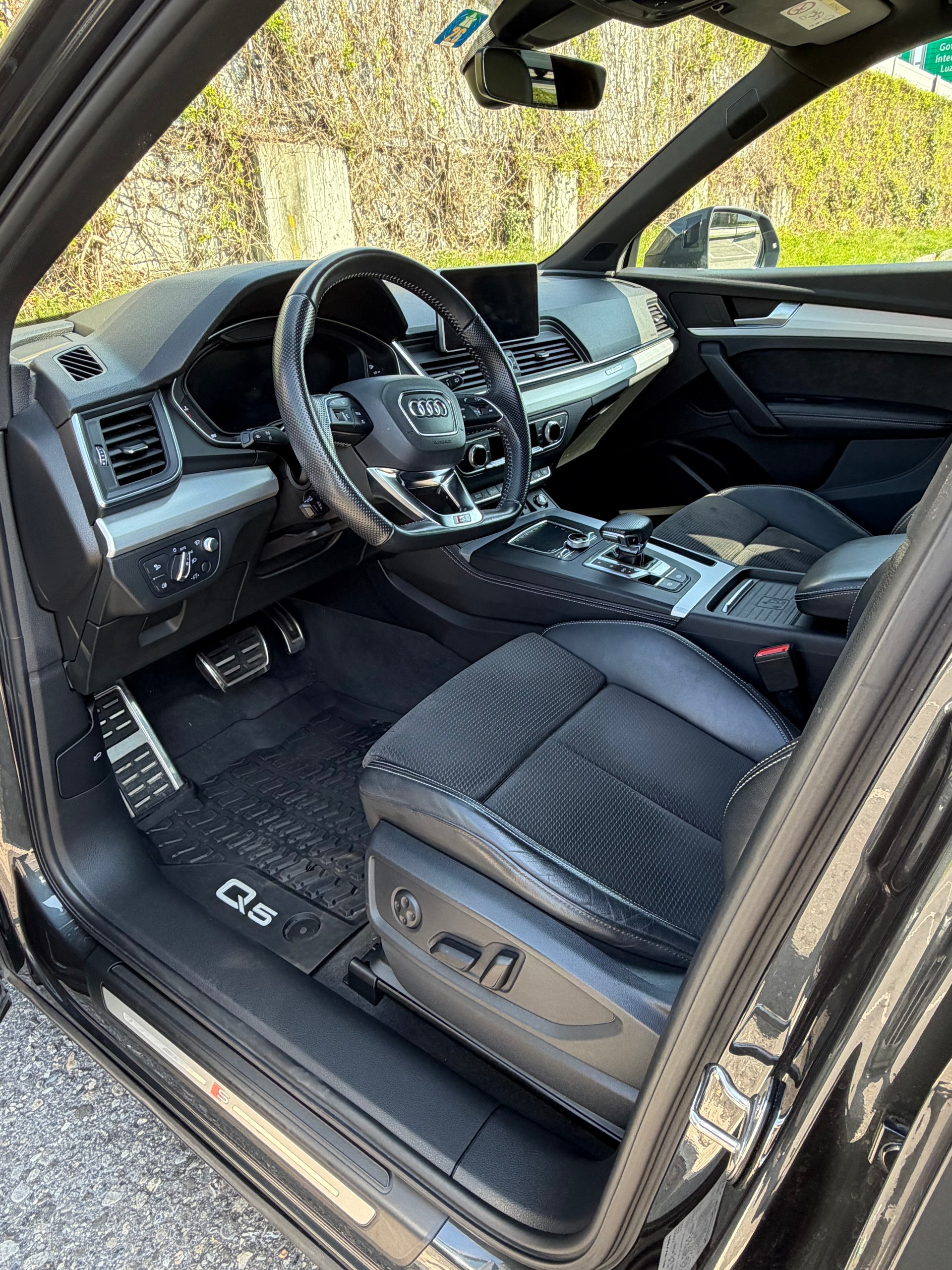 AUDI Q5 45 TFSI quattro S-tronic-image-4