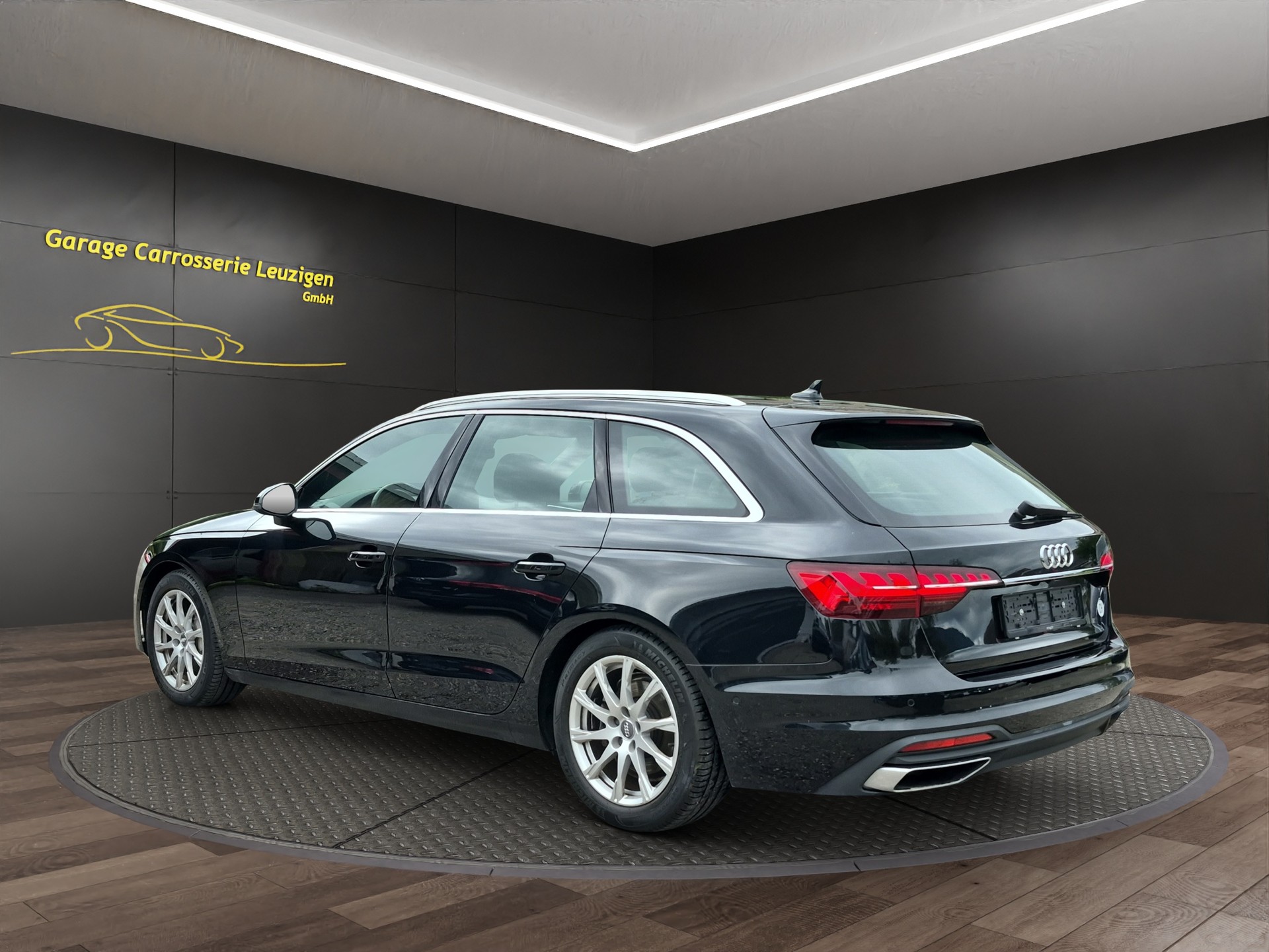 AUDI A4 Avant 40 TDI Sport Attraction quattro S-tronic-image-3