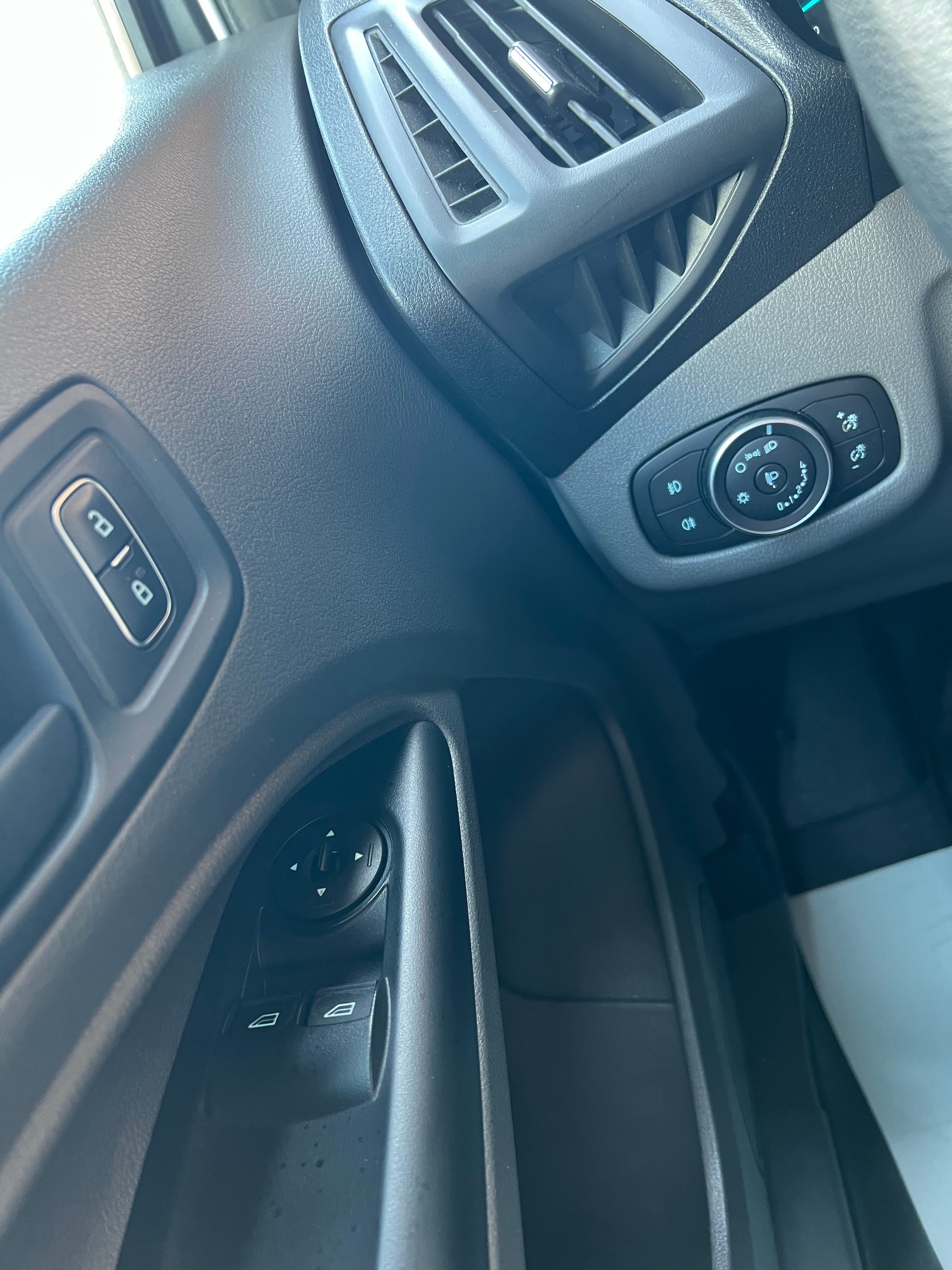 FORD Transit Connect Van T210 1.0 EcoBoost Trend (CHF 156.90/Monat)-image-12