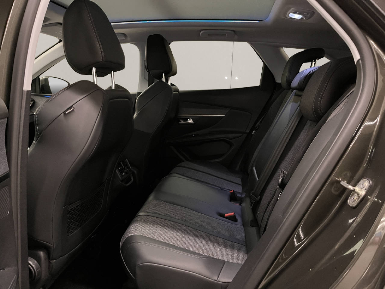 PEUGEOT 3008 1.2 Allure-image-10