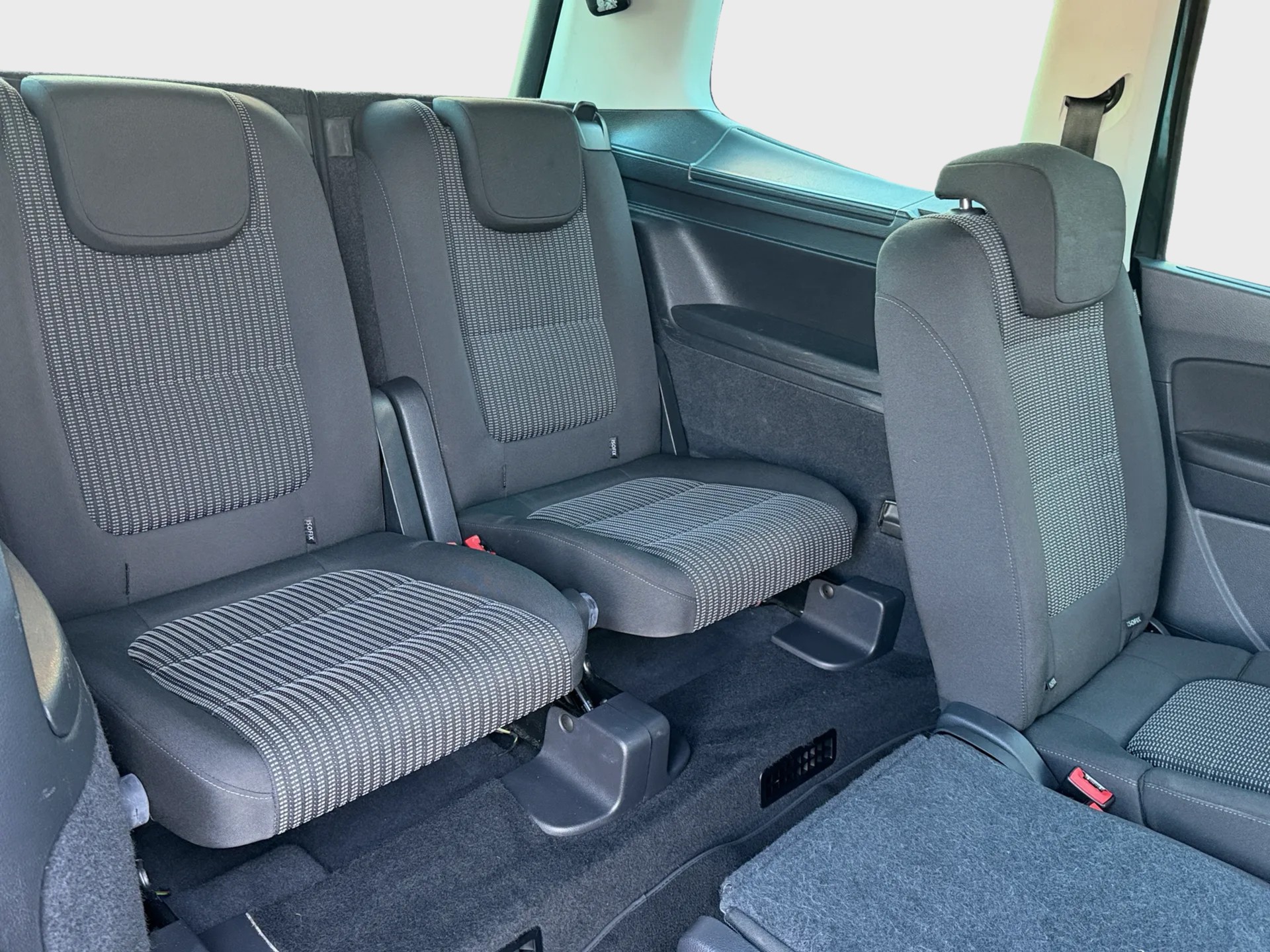 SEAT Alhambra 1.4 TSI DSG Style 7 Places-image-17