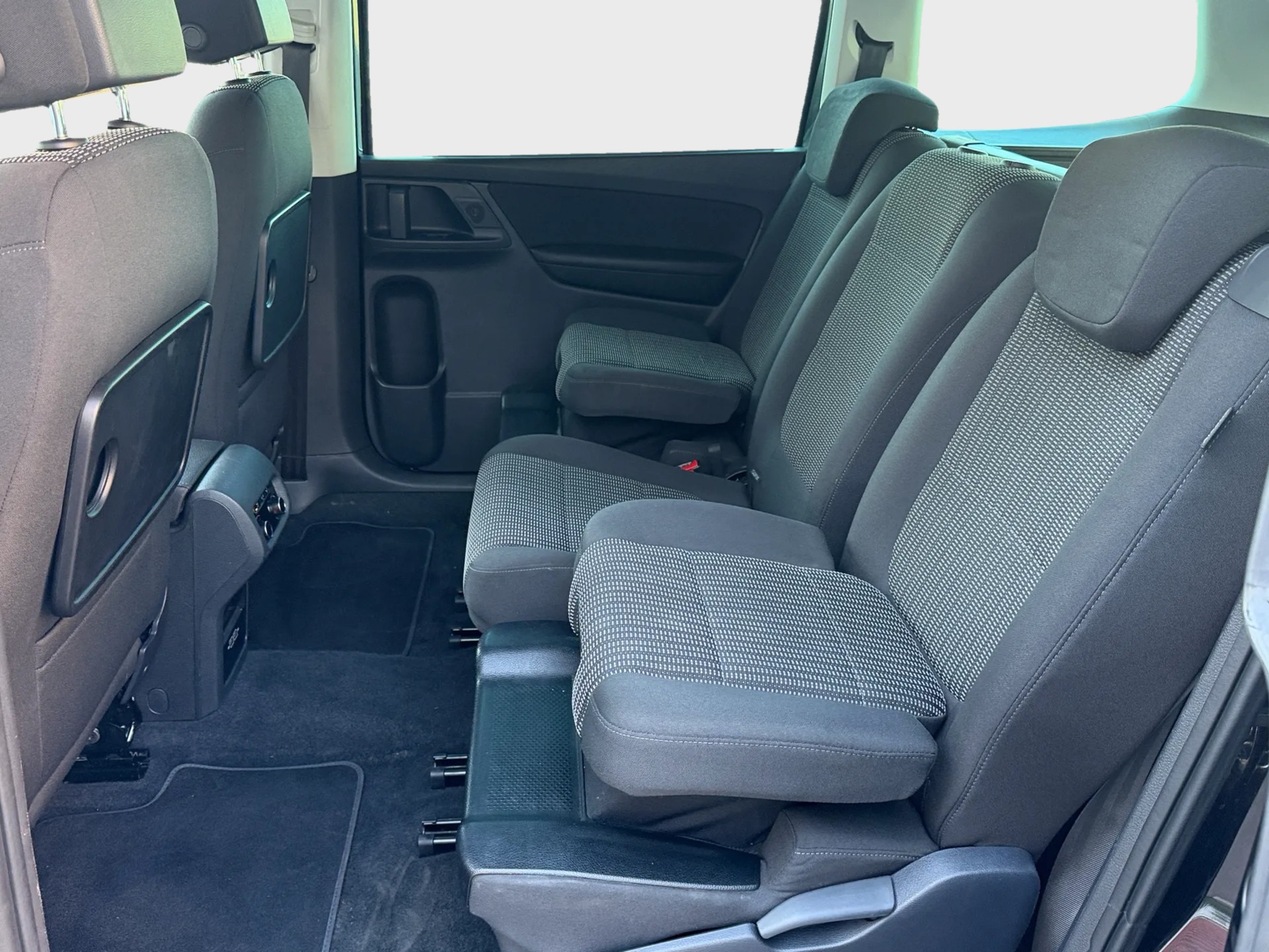 SEAT Alhambra 1.4 TSI DSG Style 7 Places-image-14