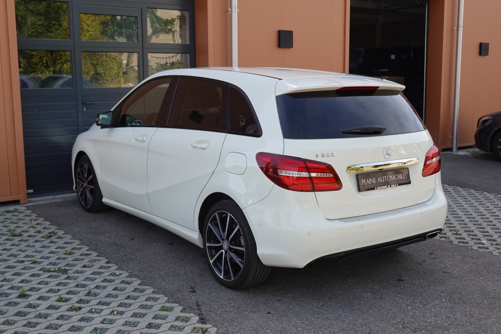 MERCEDES-BENZ B 200 AMG Line 7G-DCT-image-8