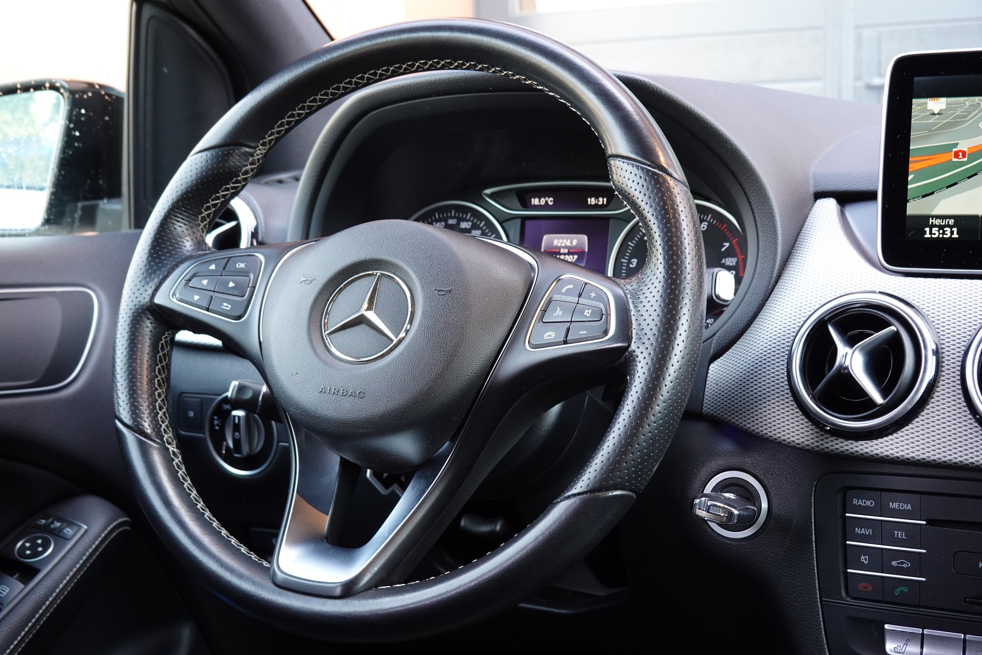 MERCEDES-BENZ B 200 AMG Line 7G-DCT-image-11