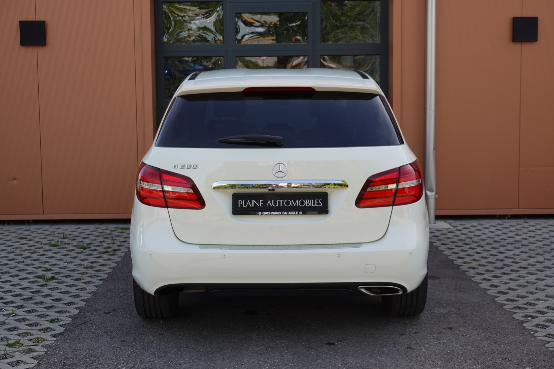 MERCEDES-BENZ B 200 AMG Line 7G-DCT-image-9