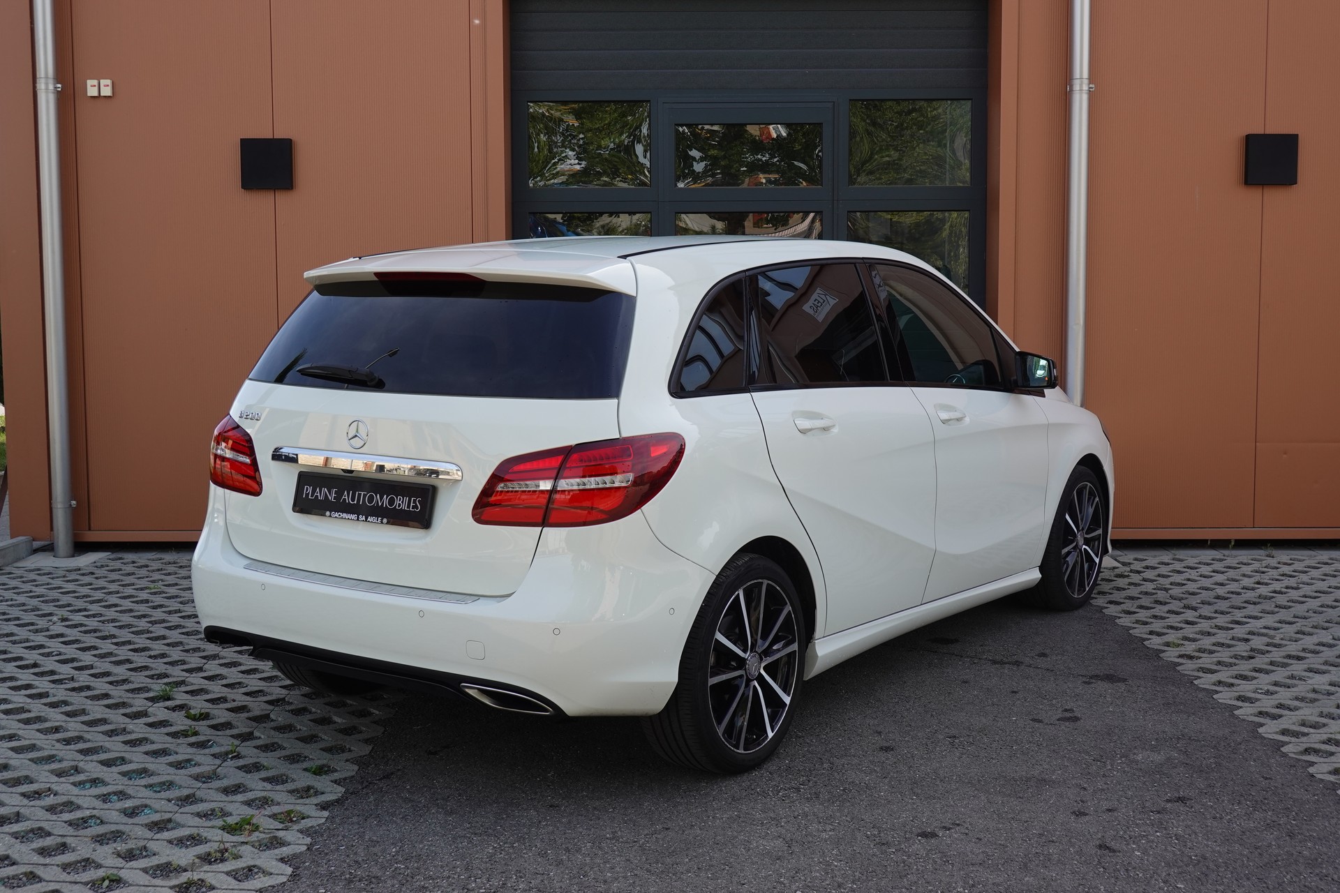 MERCEDES-BENZ B 200 AMG Line 7G-DCT-image-7