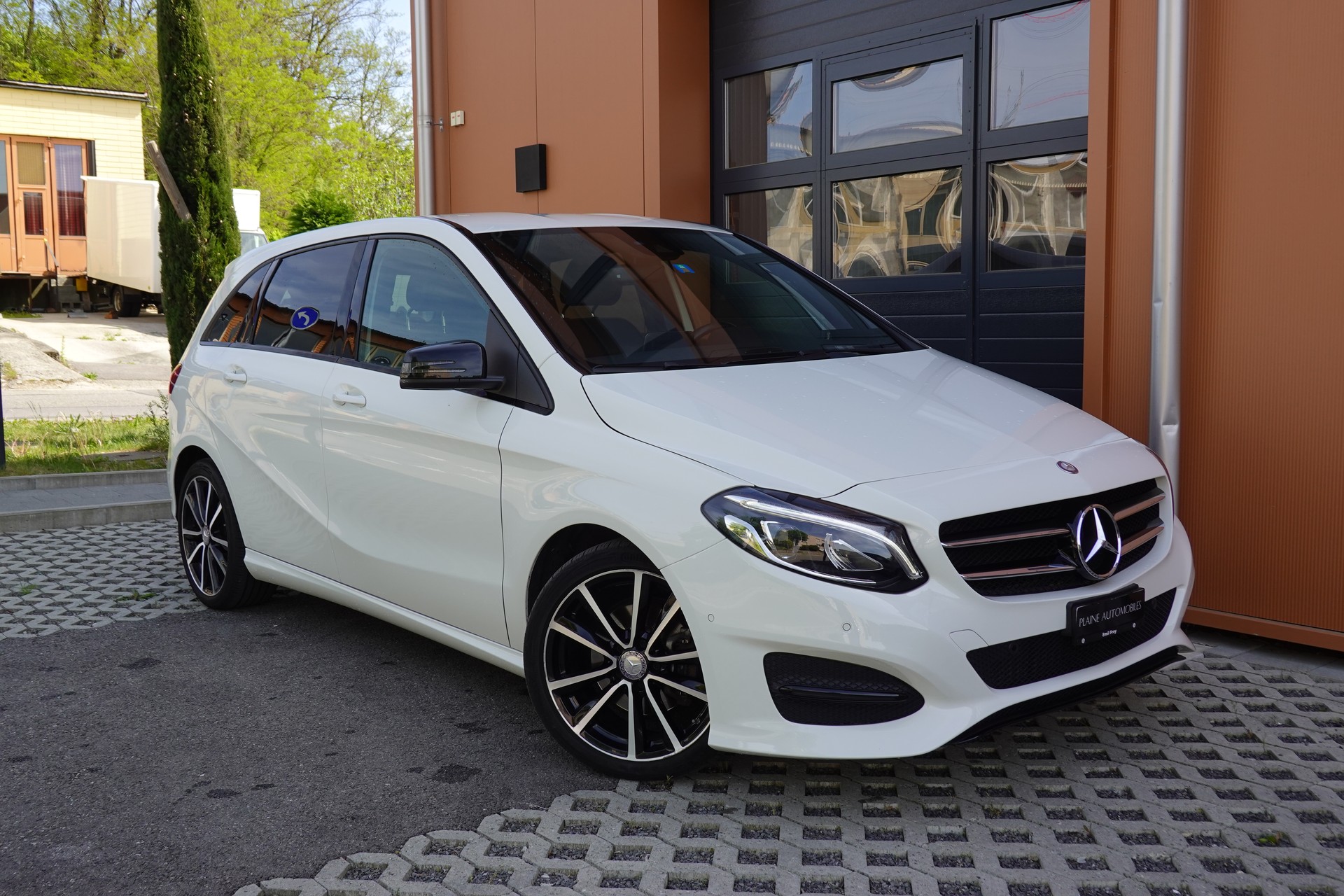 MERCEDES-BENZ B 200 AMG Line 7G-DCT-image-6