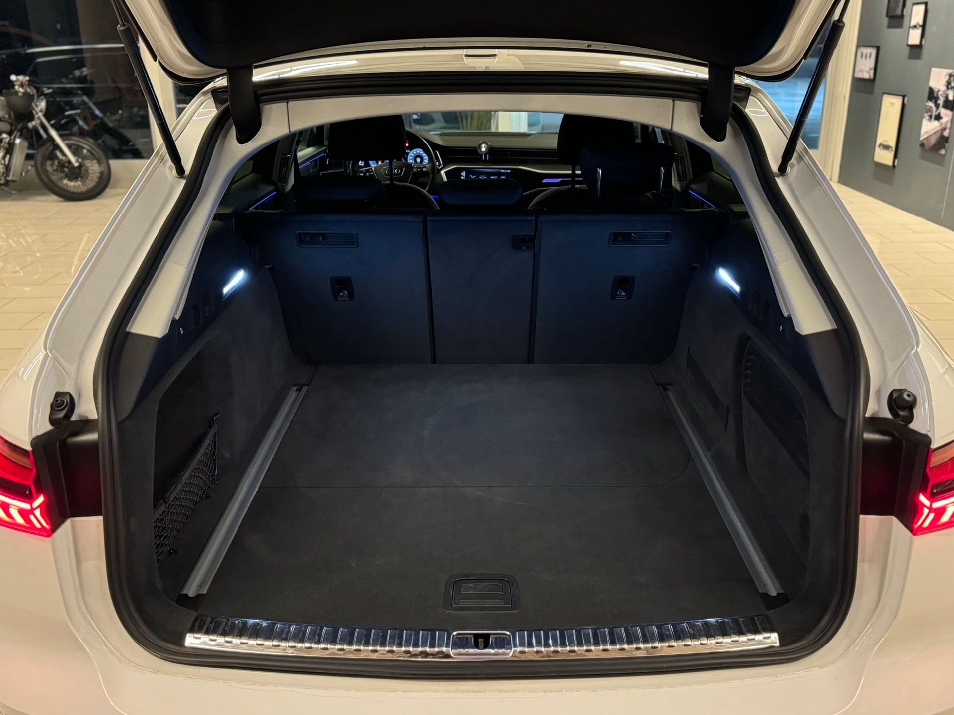 AUDI A6 Avant 40 TDI quattro S-tronic-image-6