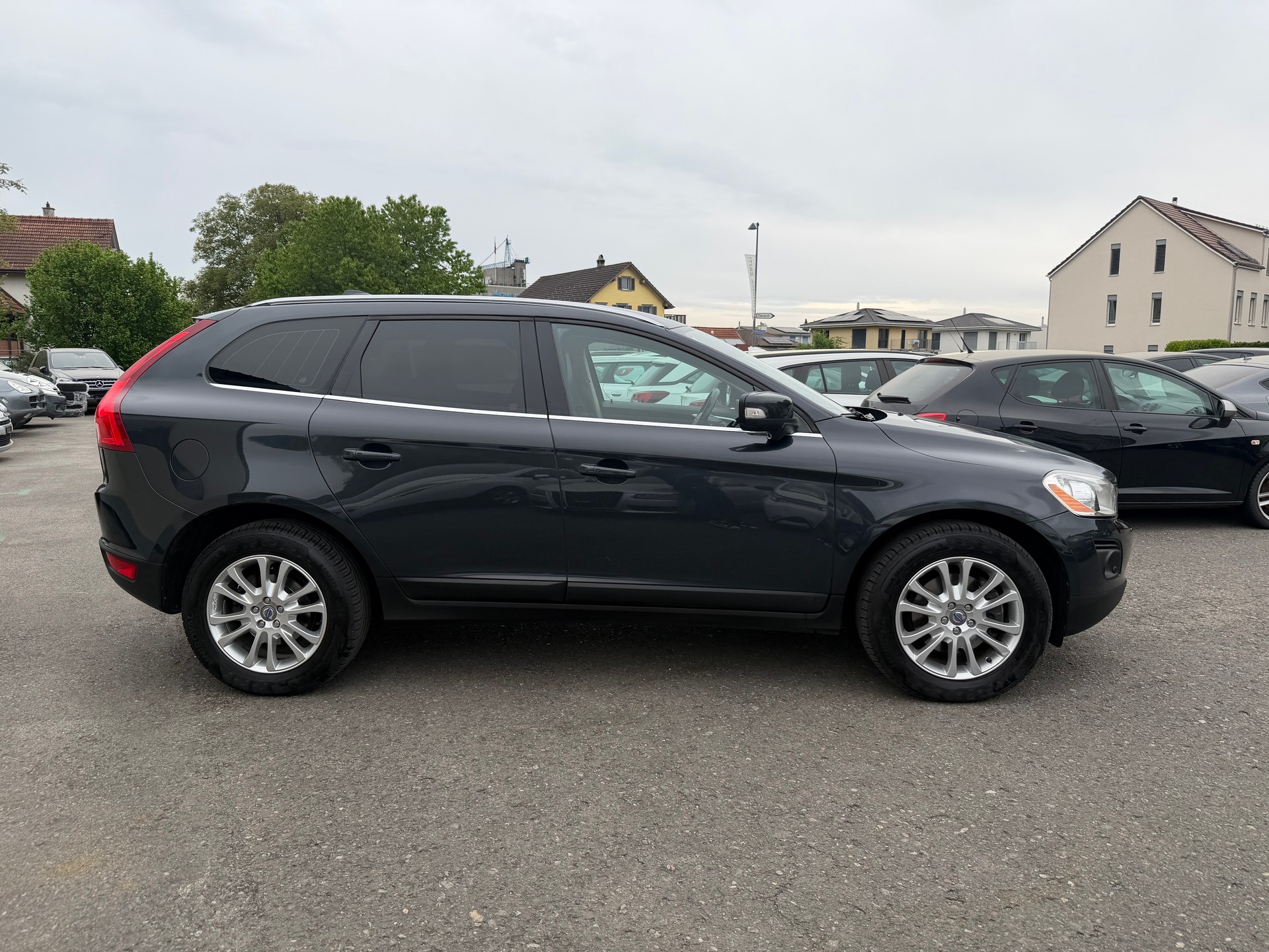 VOLVO XC60 D5 AWD Summum Geartronic-image-2