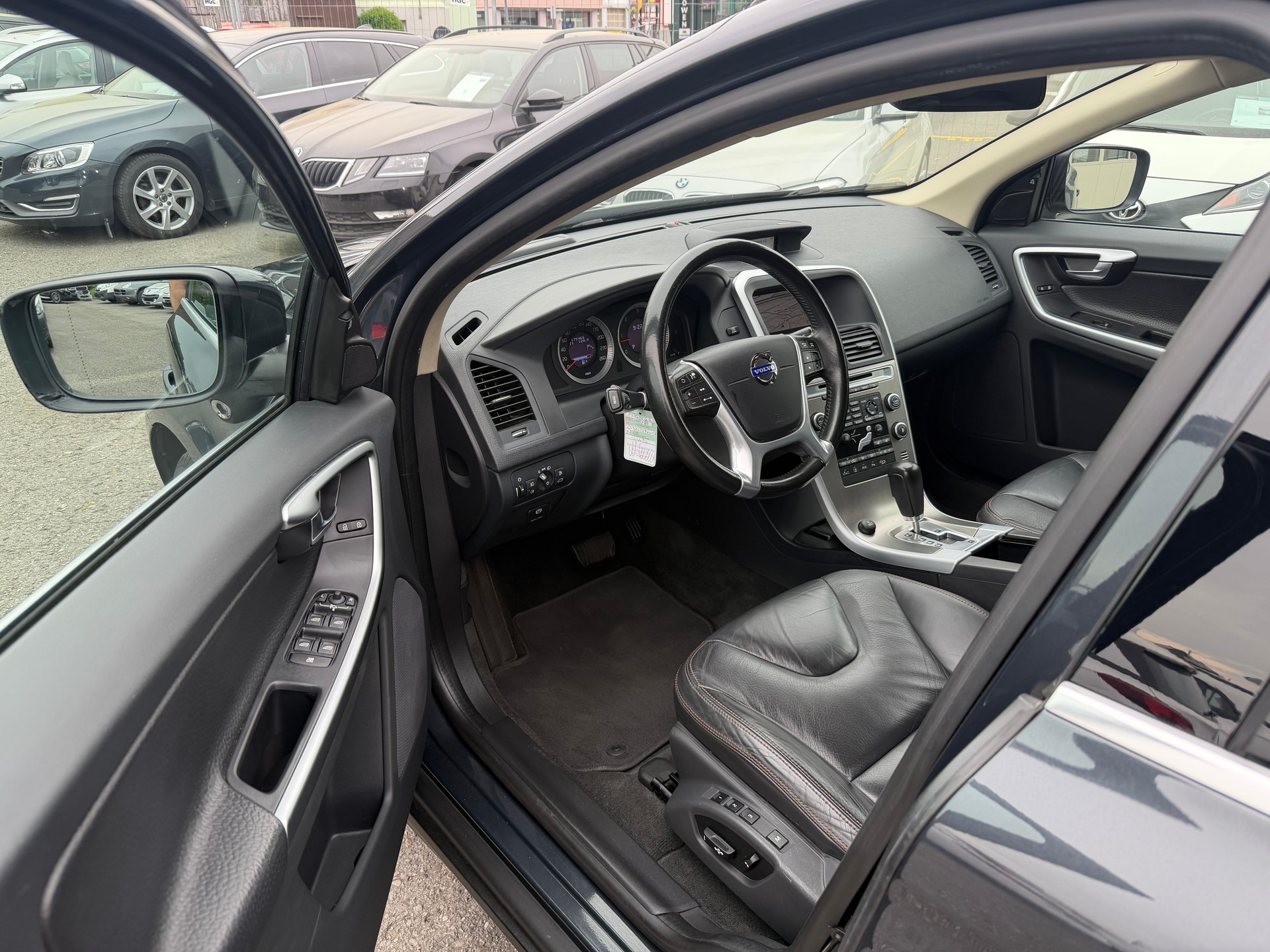 VOLVO XC60 D5 AWD Summum Geartronic-image-8