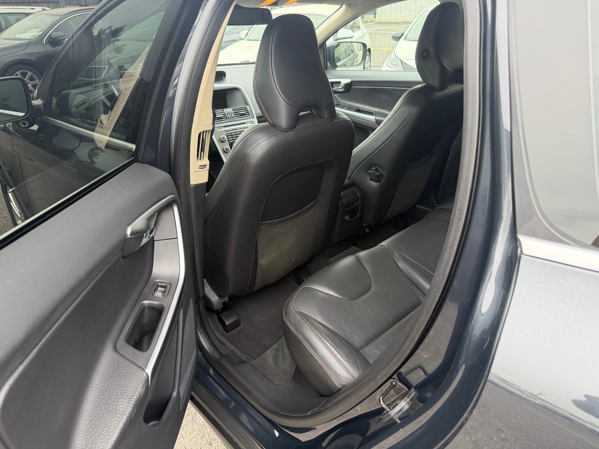 VOLVO XC60 D5 AWD Summum Geartronic-image-9