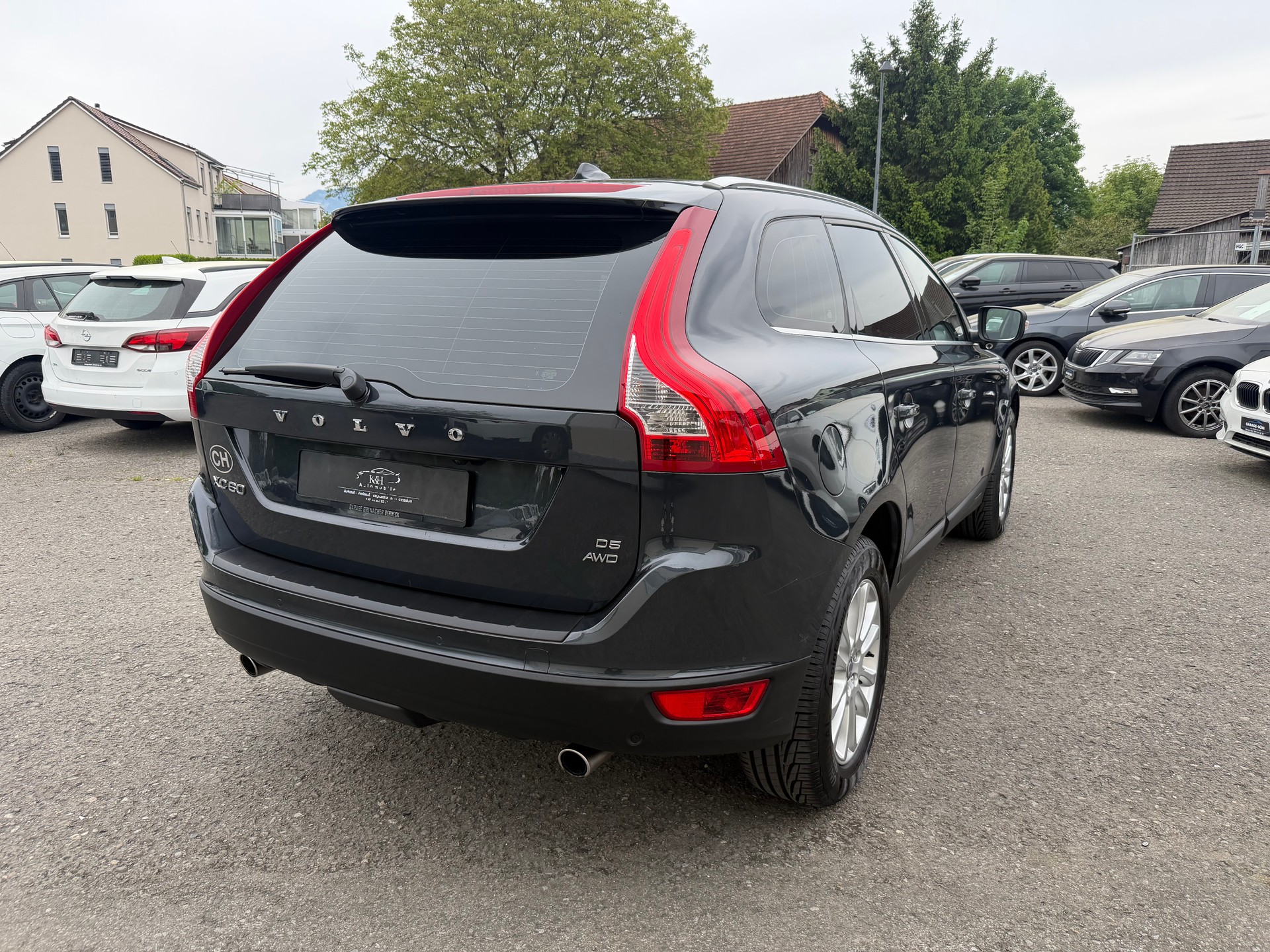 VOLVO XC60 D5 AWD Summum Geartronic-image-3