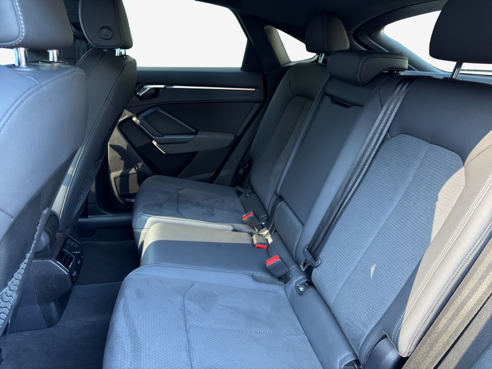 AUDI Q3 Sportback 40 TFSI S line quattro S-tronic-image-11