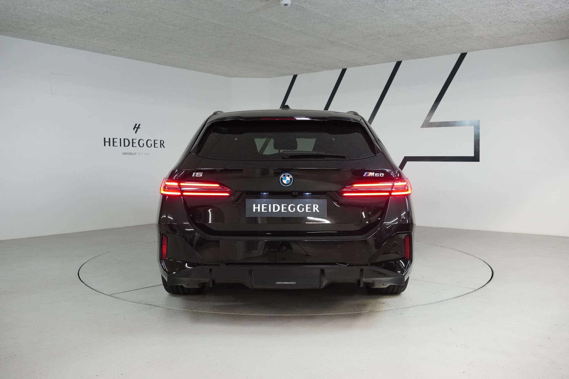 BMW i5 M60 Touring M Sport Pro-image-5