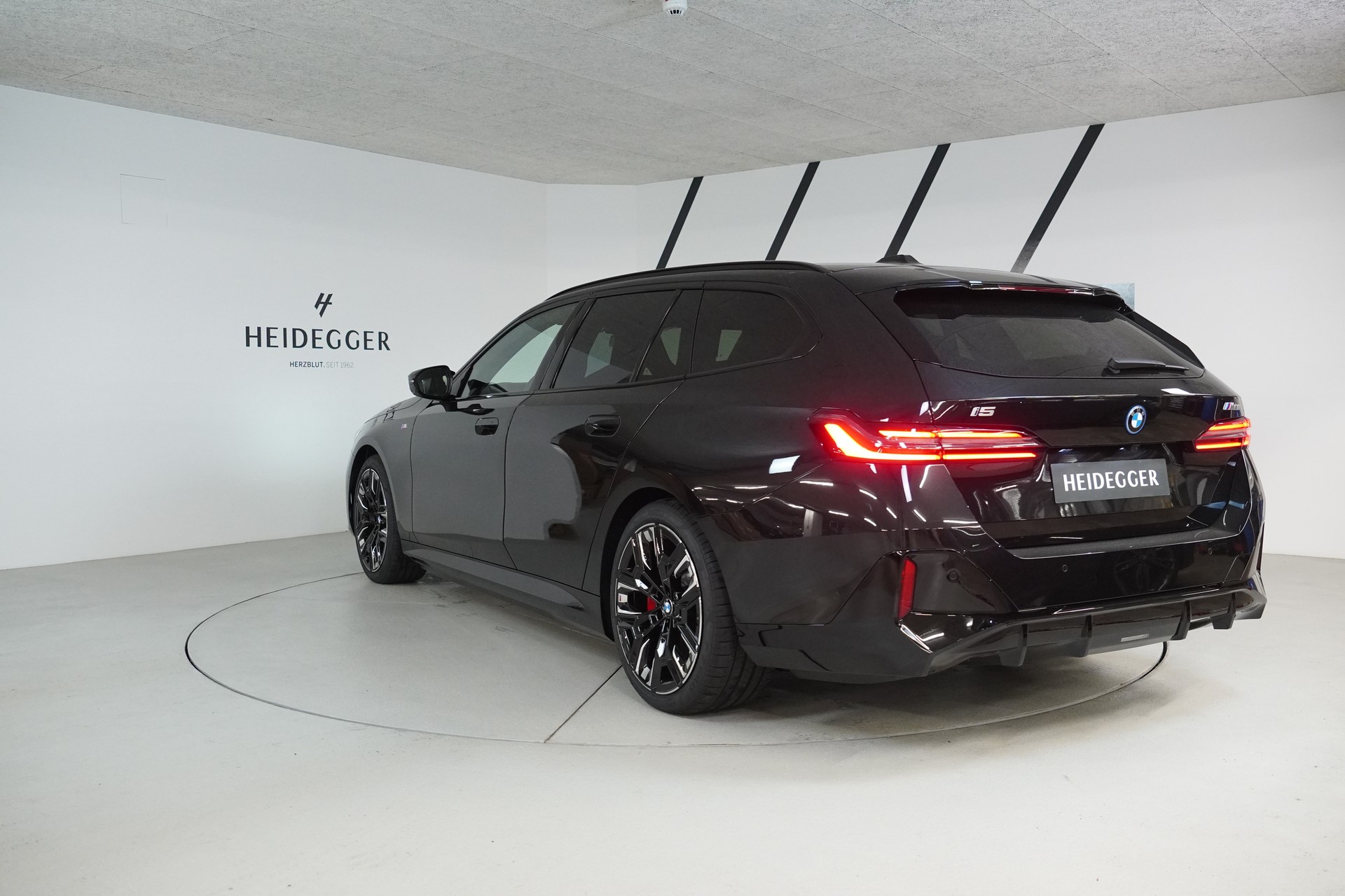 BMW i5 M60 Touring M Sport Pro-image-4