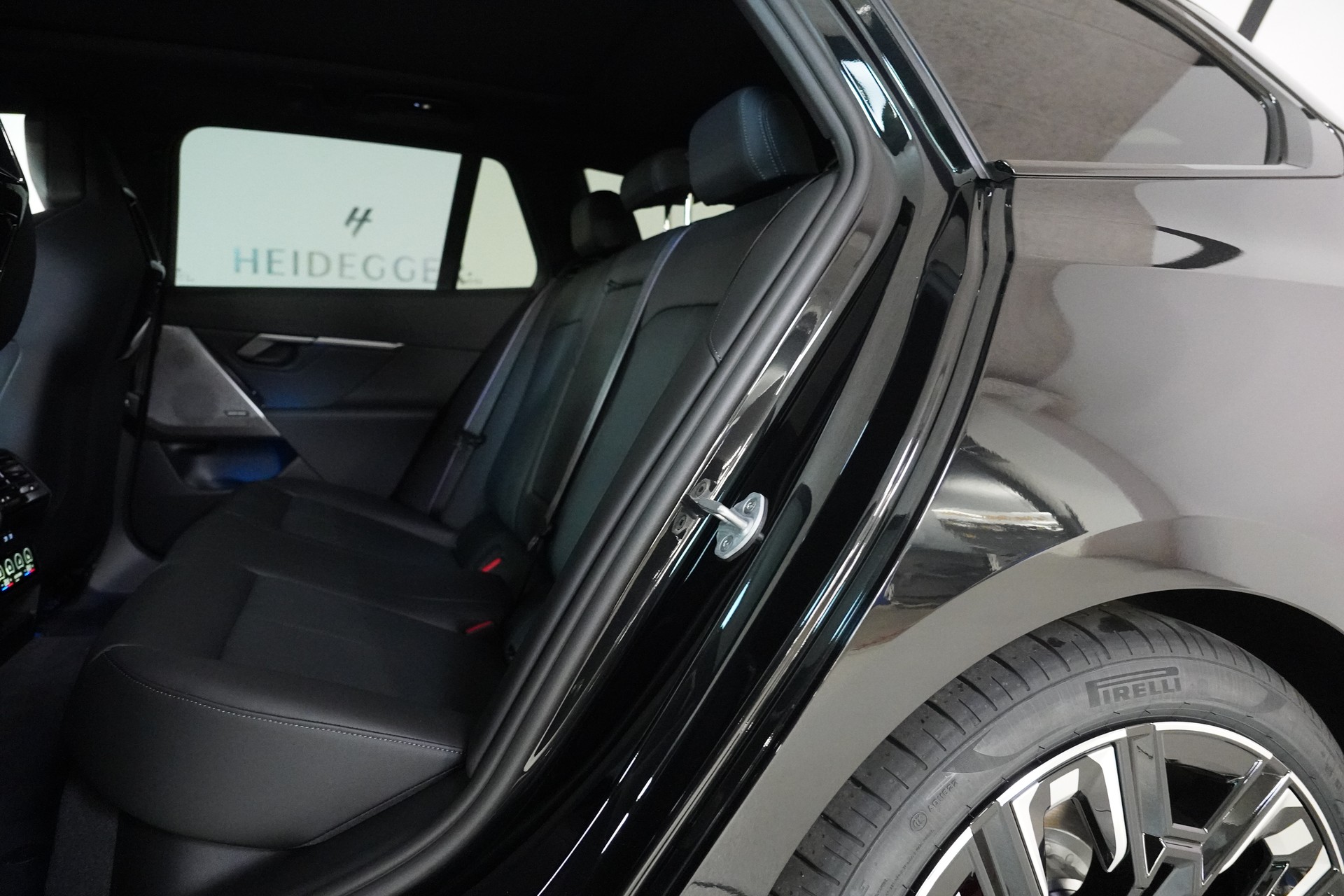 BMW i5 M60 Touring M Sport Pro-image-12