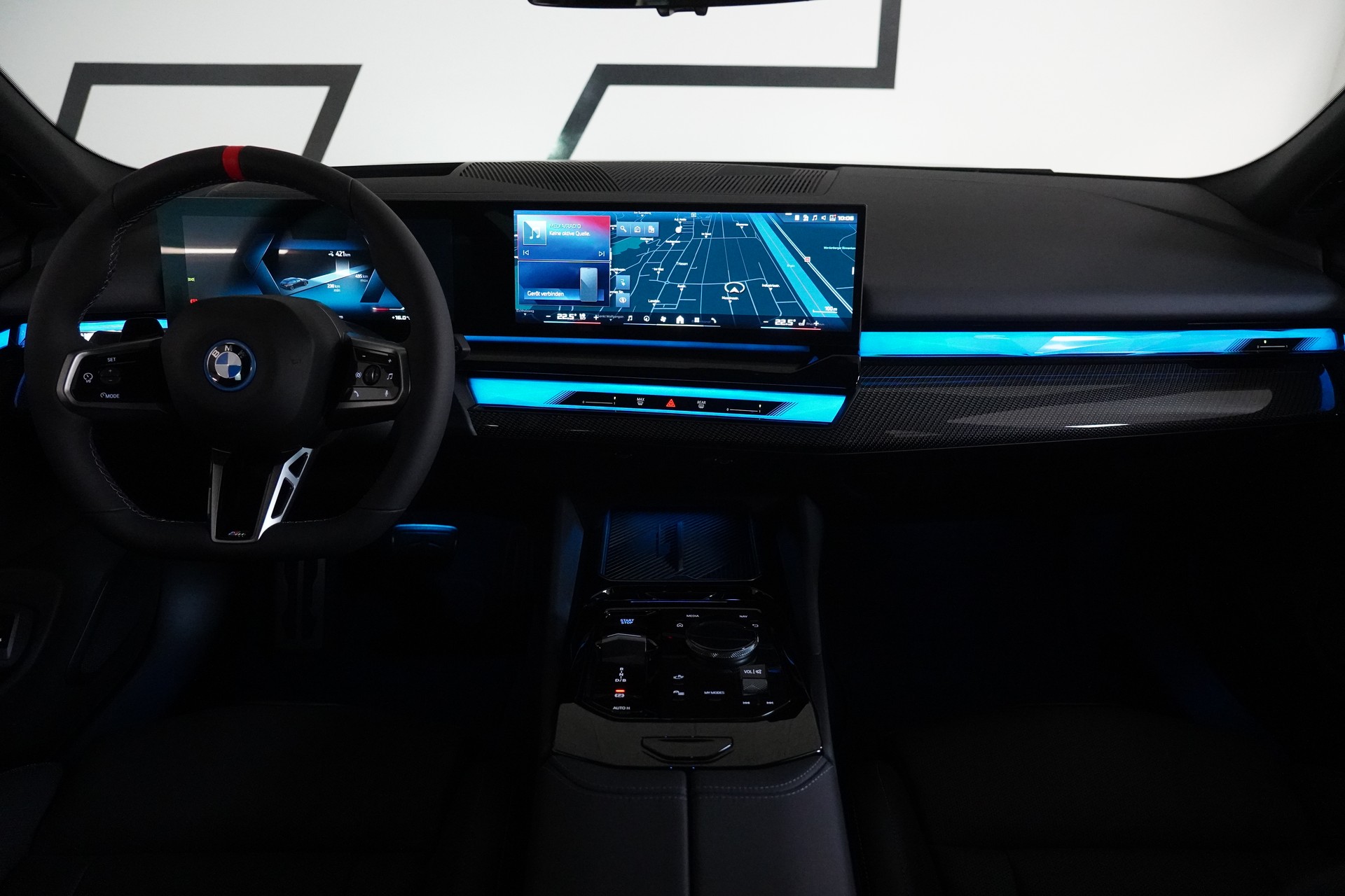 BMW i5 M60 Touring M Sport Pro-image-17