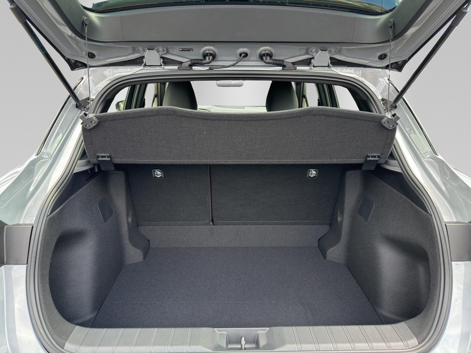 LEXUS LBX 1.5 Hybrid Impression-image-12