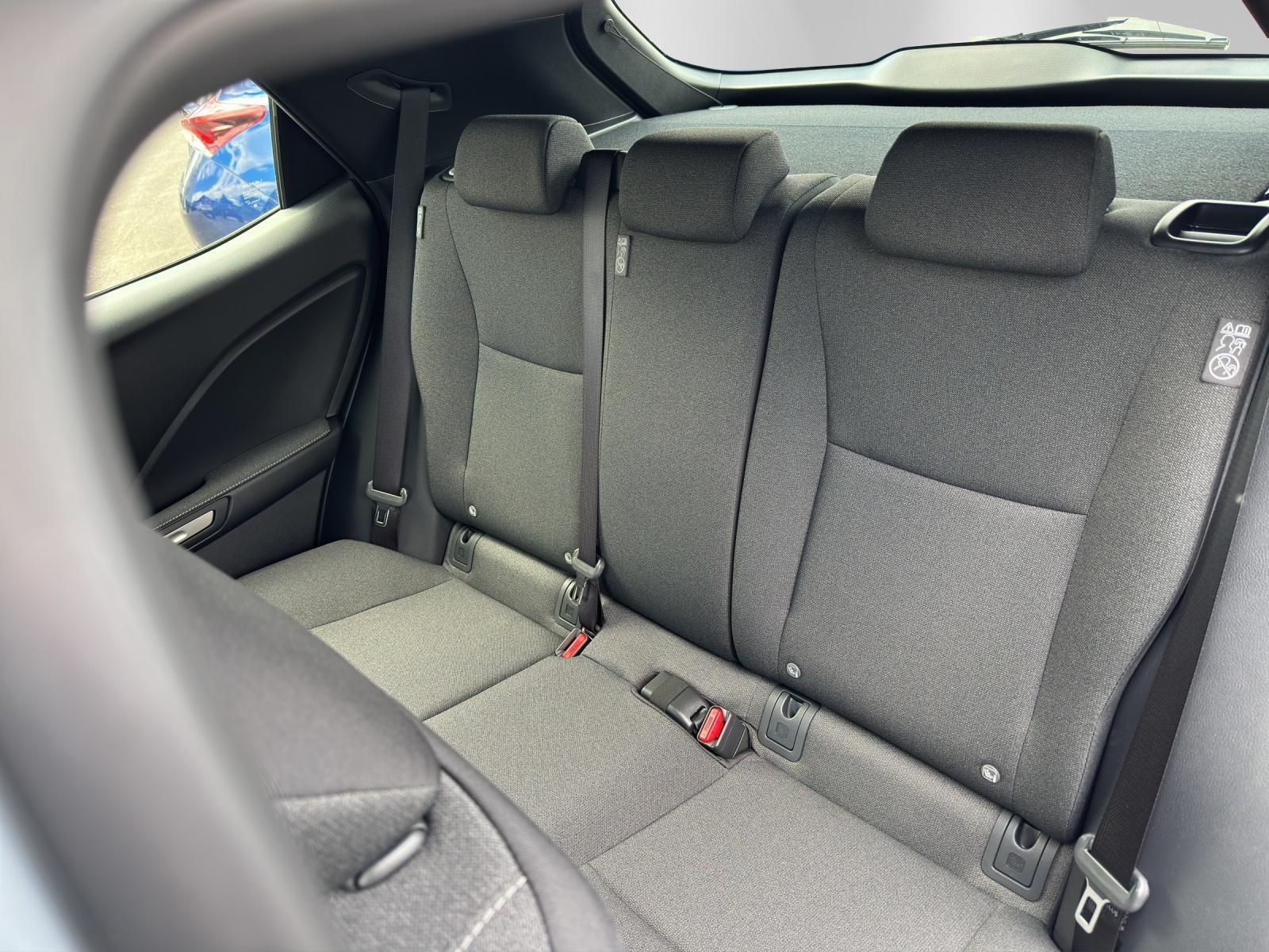LEXUS LBX 1.5 Hybrid Impression-image-11