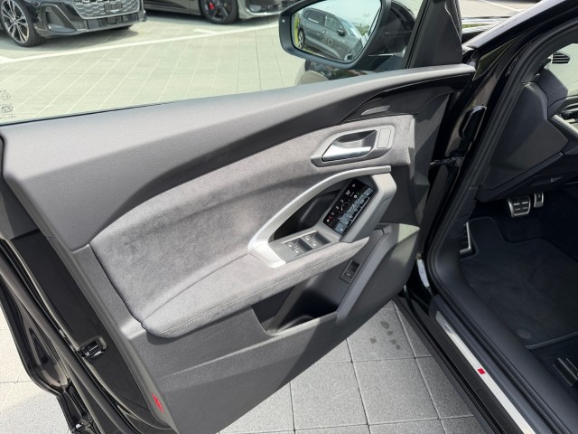 AUDI SQ5 TFSI quattro S-tronic-image-10